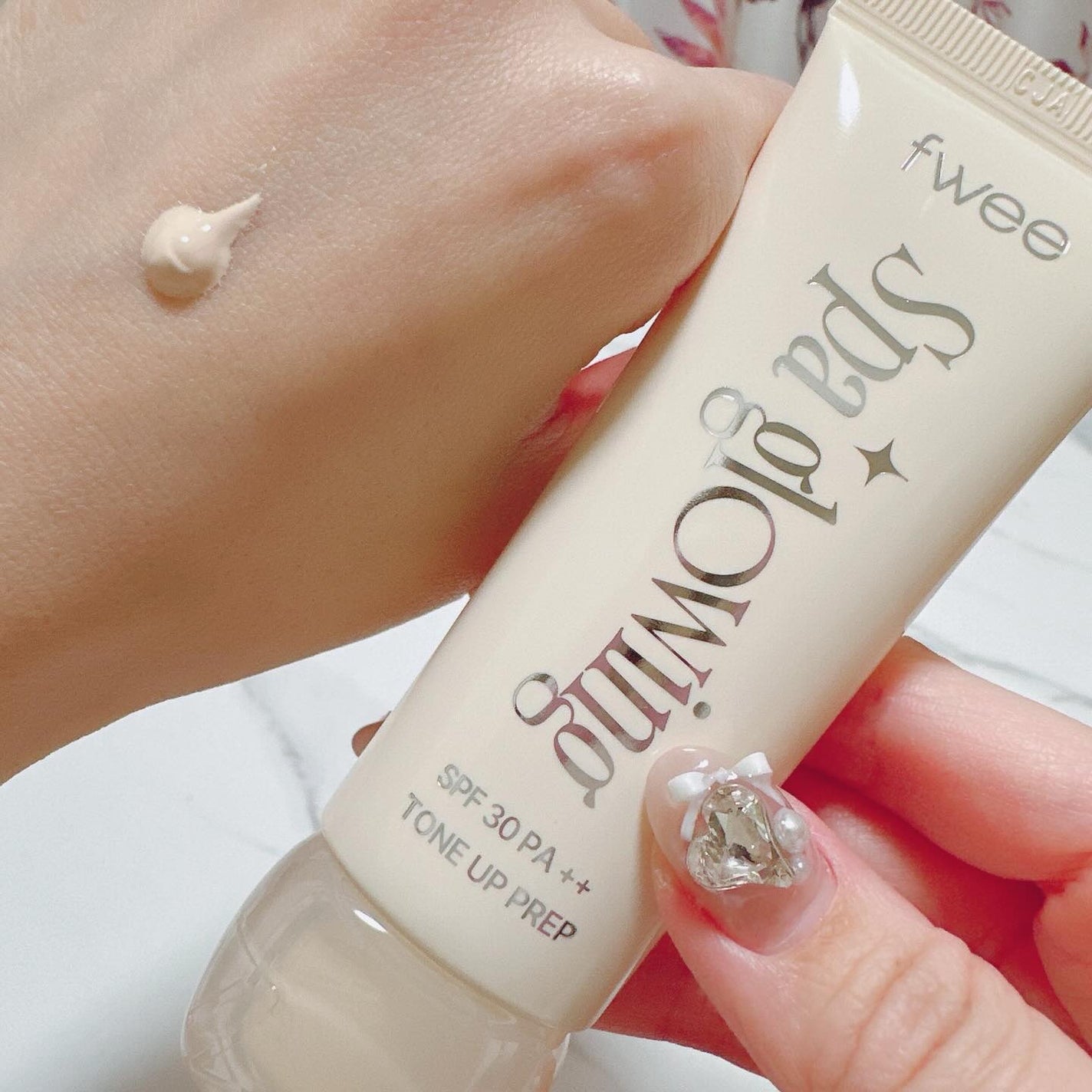 スパグロウUVトーンアップベース/fwee/化粧下地を使ったクチコミ(2枚目)
