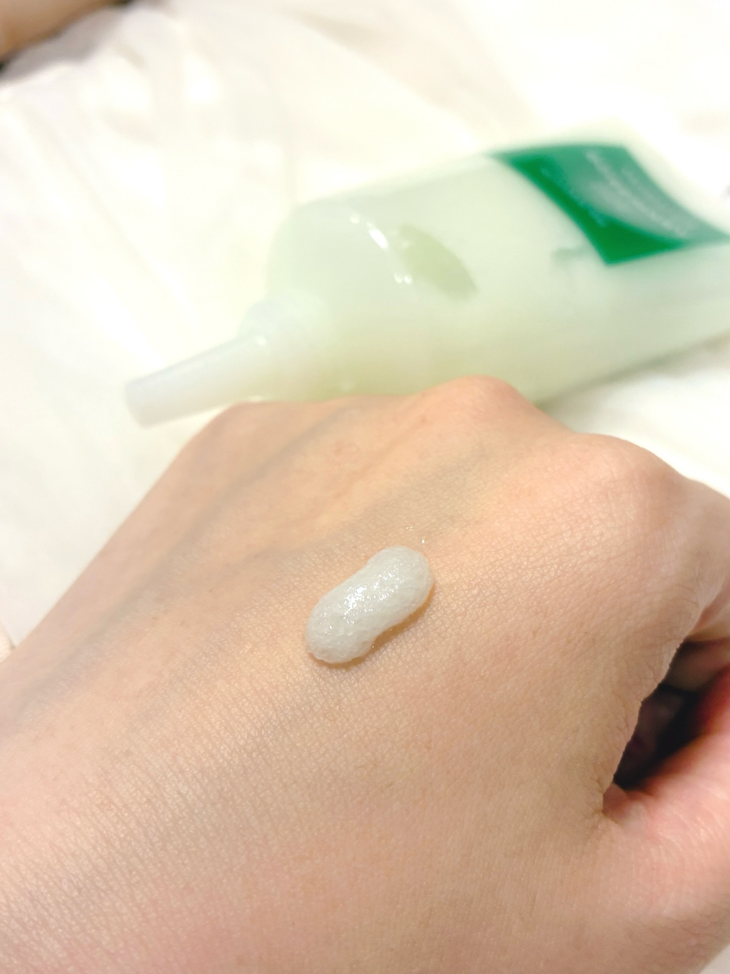 AROMATICA ローズマリー スカルプ スクラブのクチコミ「AROMATICA
ローズマリースカルプスクラブ

ローズマリーの抗酸化効果で頭皮ケア🌿
頭皮.....」（2枚目）