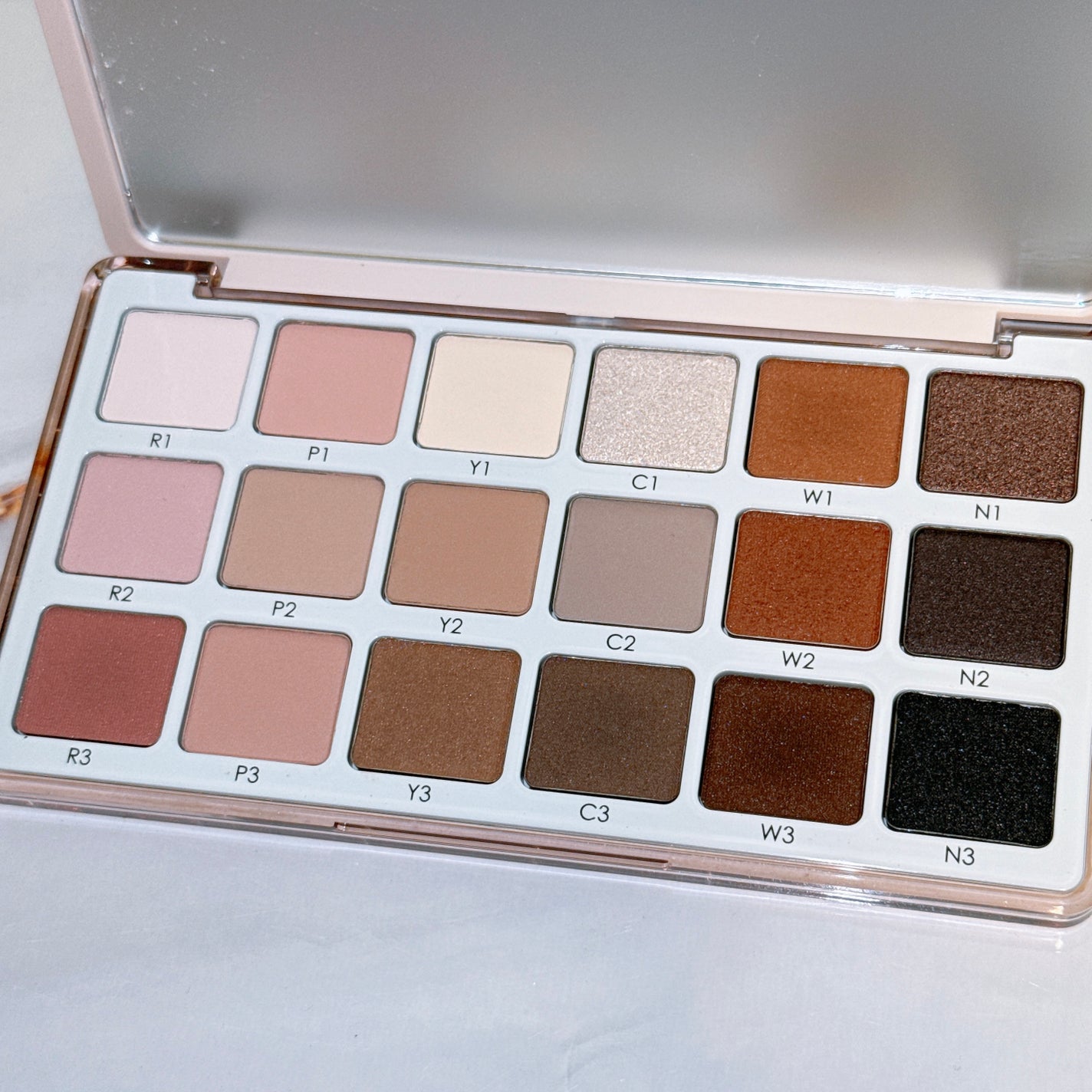 EYE SCULPT TEXTURE AND TONE EYESHADOW PALETTE/Natasha Denona/アイシャドウパレットを使ったクチコミ(4枚目)