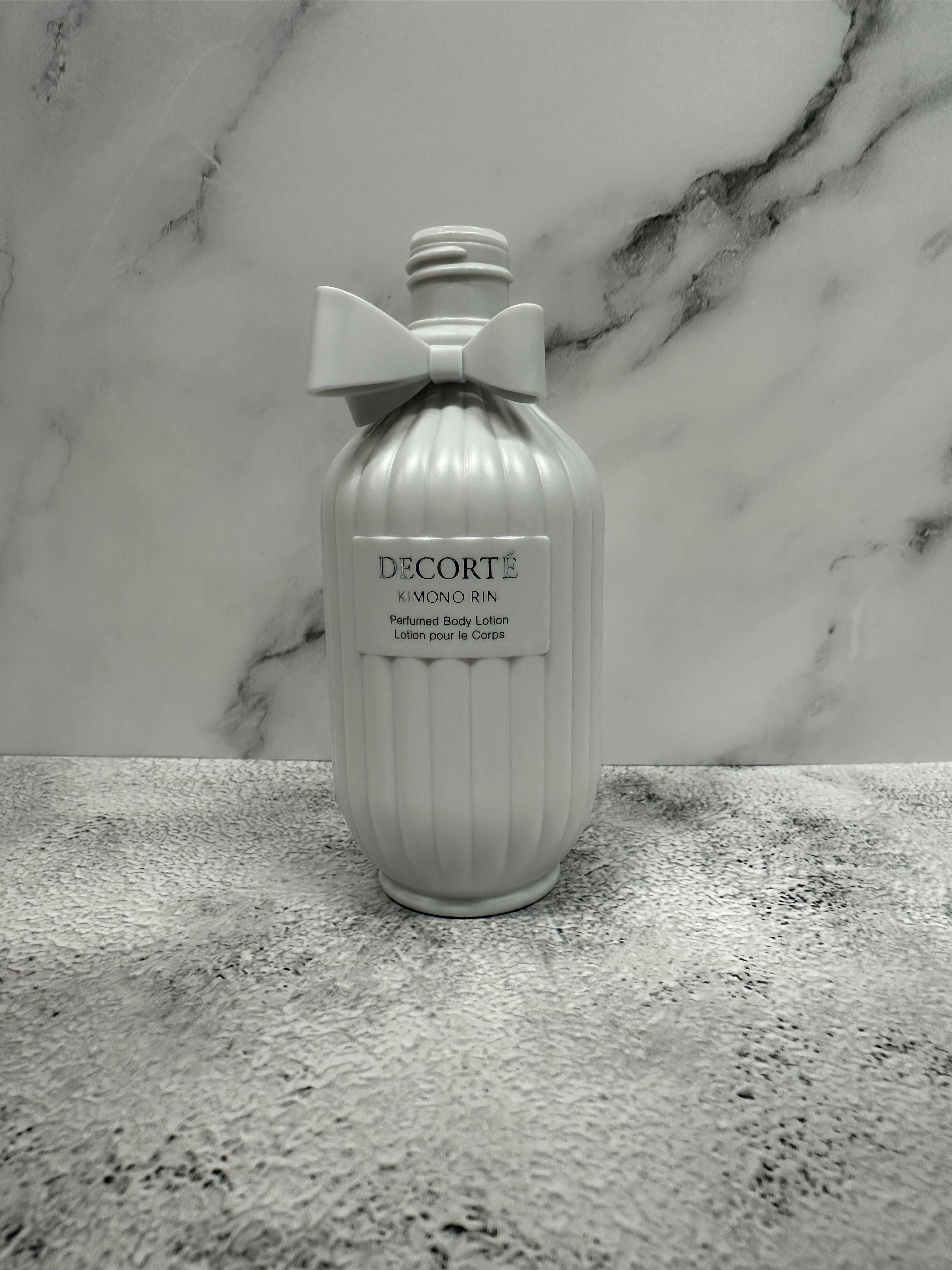 DECORTÉ キモノ リン パフュームド ボディローションのクチコミ「デート前のマストアイテム！香りが本当に上品で、ふわっと柔らかく香るので男性にも好印象。ボディロ.....」（1枚目）