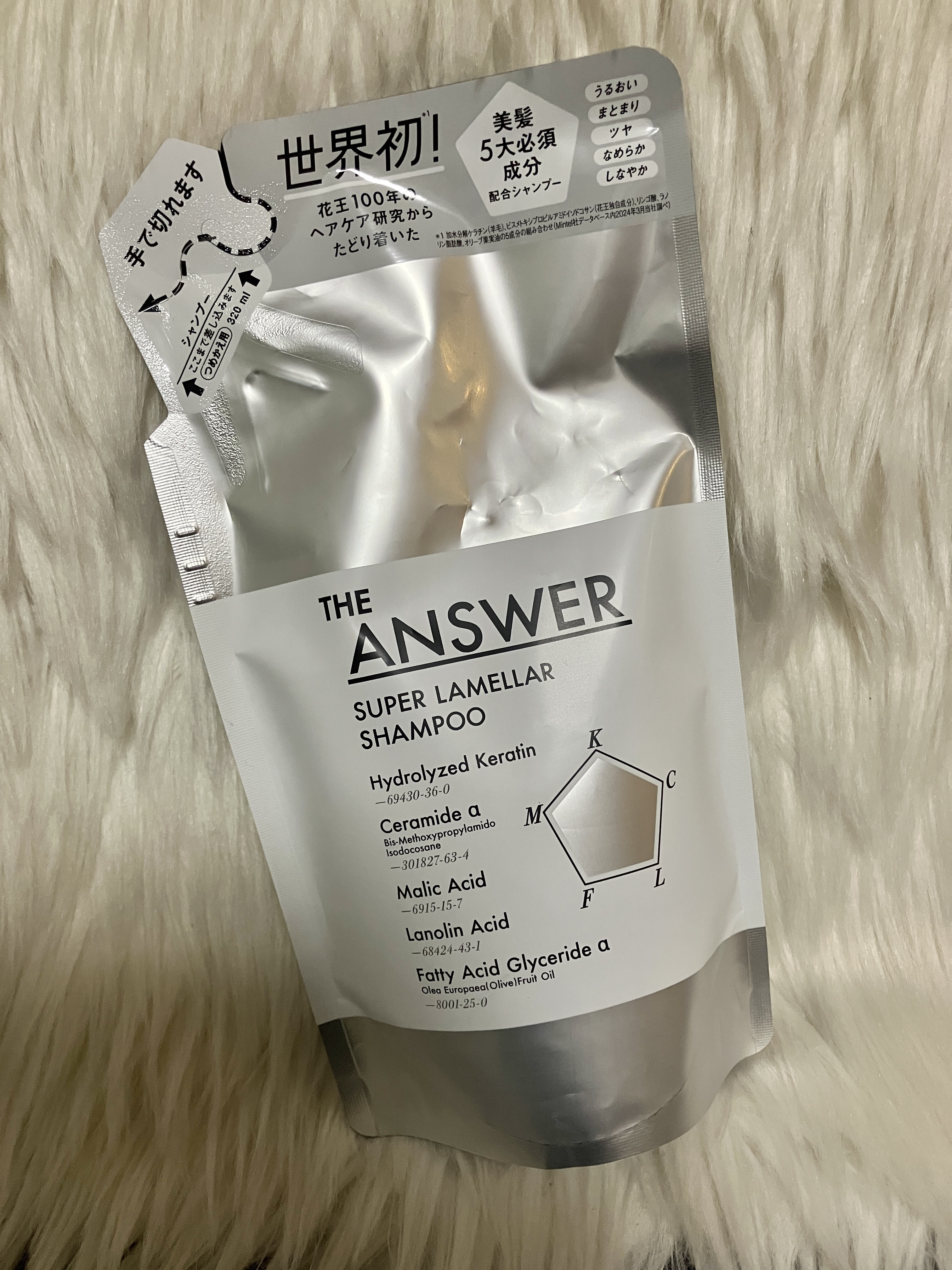 花王100年のヘアケア研究からたどり着いた…というのでかなり期待して買ってみました✨

使い方としては、あまり聞いたことがない「塗り洗い」が推奨されています。
髪の毛をしっかり濡らす→根本から毛先までシャンプーを塗り広げる→揉み込むように泡