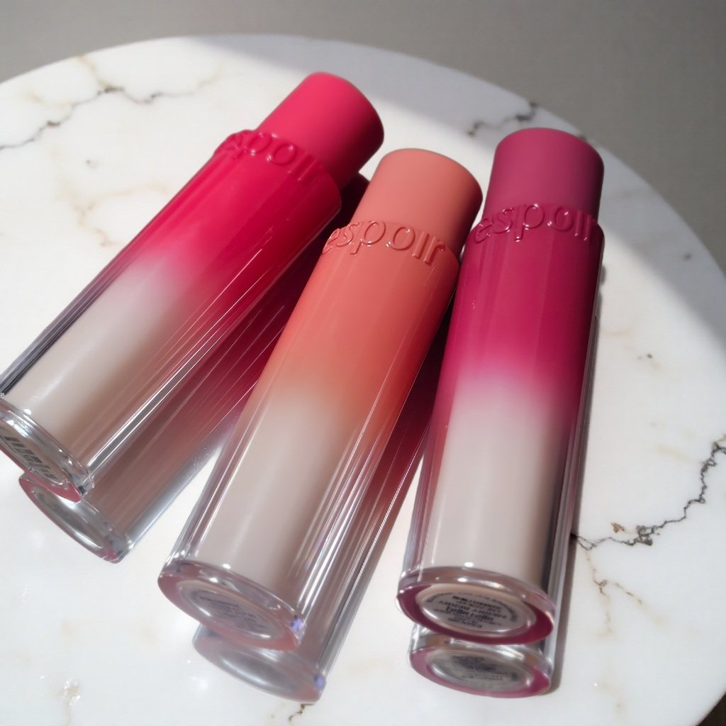 うるうるリップ好きにはたまらない♡⁡
⁡
⁡NEW！！ ⁡
⁡espoirメリーベリーエディション🍓

02 BERRY CORE
透明感のある生き生きとした水を飲んだベリーレッド
18 NUDY BERRY
熟す前のベリーのか弱い血色に