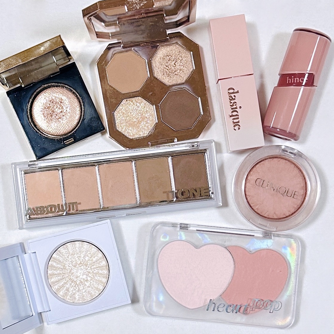 \今日のメイク☺︎/

📍使用コスメ
────────────
#deardahlia DREAM VELVET EYESHADOW PALETTE ☑︎MOONLIT DESSERT
#abouttone RETURN TO BASIC