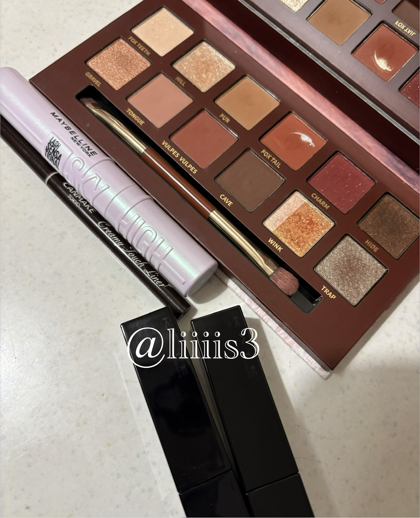 ＼今日のメイク／

✔️PERFECT DIARY
エクスプローラ12色 動物アイシャドウパレット 赤狐

✔️キャンメイク
クリーミータッチライナー 03 ダークブラウン

✔️KATE
リップモンスター 02 ピンクバナナ EX-10 