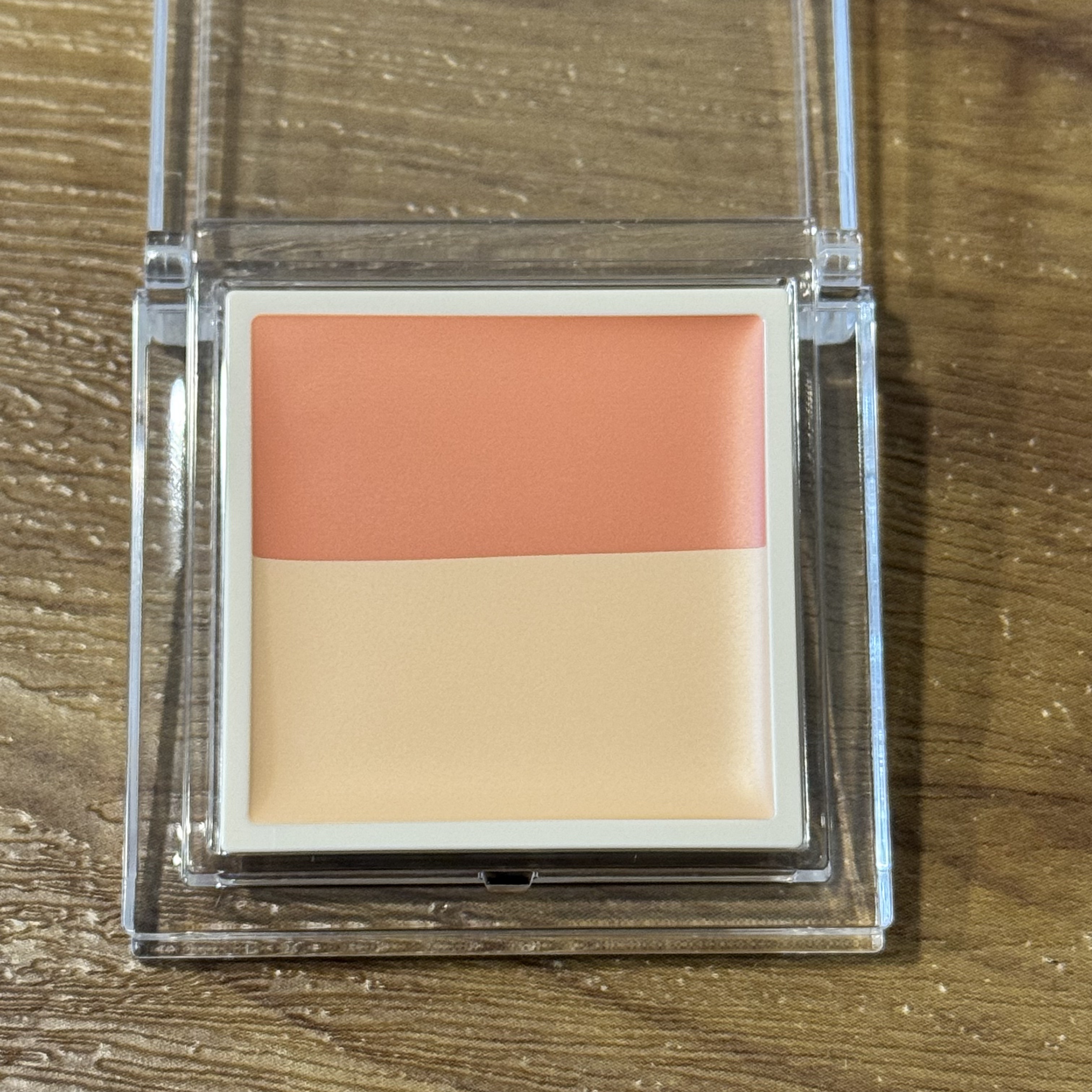 カラーデュオ トリック コンシーラー 01 レッドトリック(ナチュラルベージュ)/Visée/パレットコンシーラーを使ったクチコミ（1枚目）