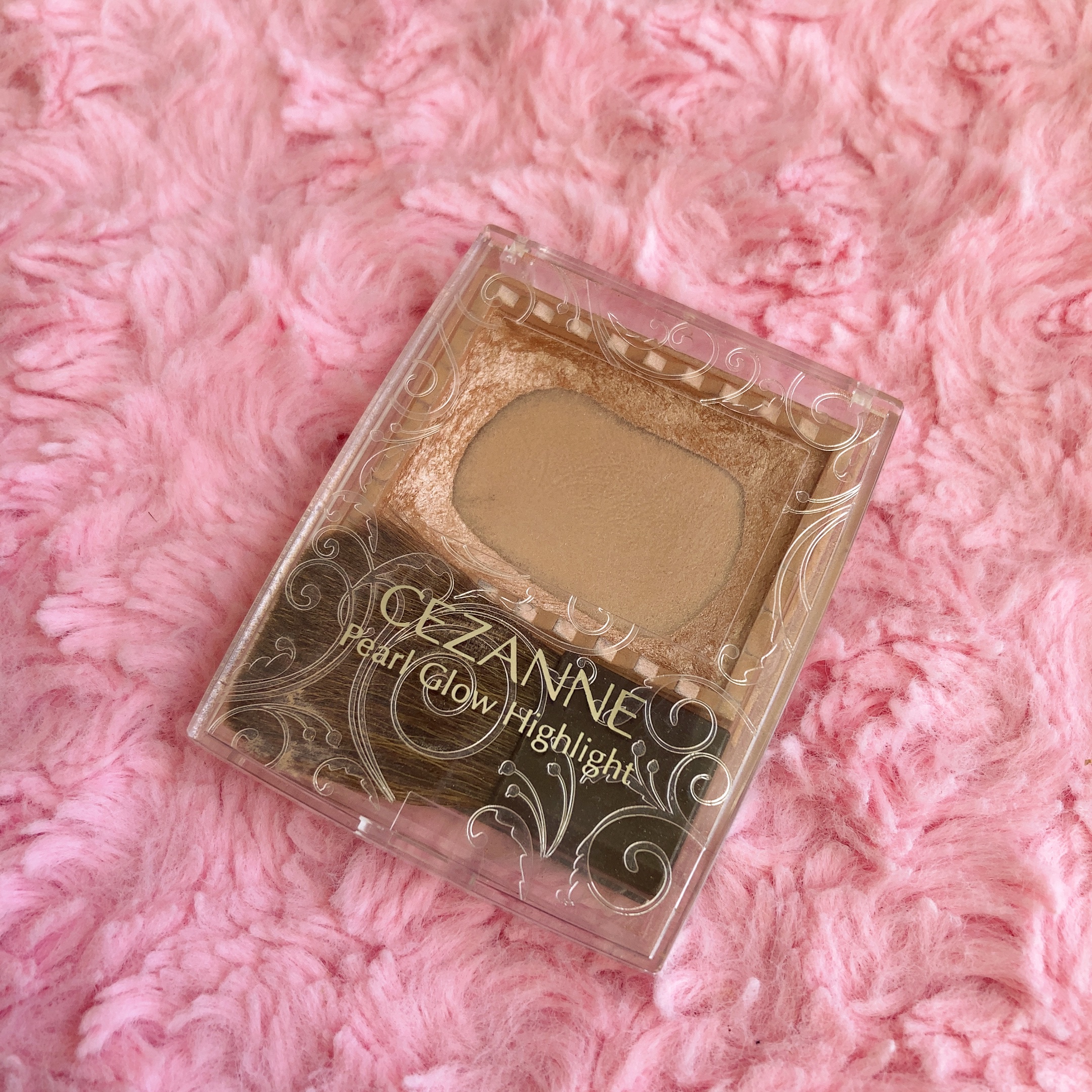 CEZANNE パールグロウハイライトのクチコミ「こちらのハイライトが話題になっていた時に購入しました！

最初はシャンパンベージュを使っていた.....」（1枚目）