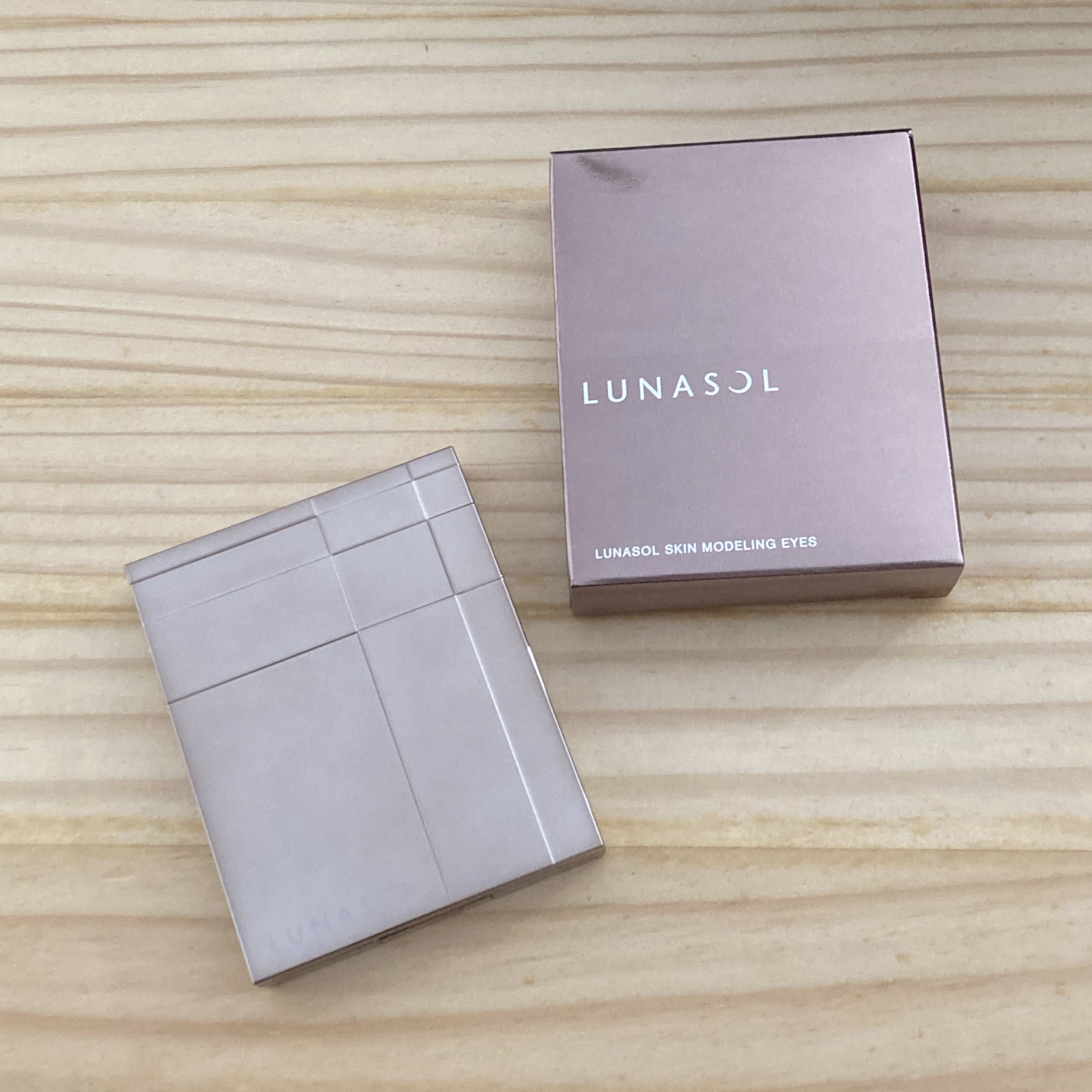 スキンモデリングアイズ 01 Beige Beige/LUNASOL/アイシャドウパレットを使ったクチコミ（2枚目）