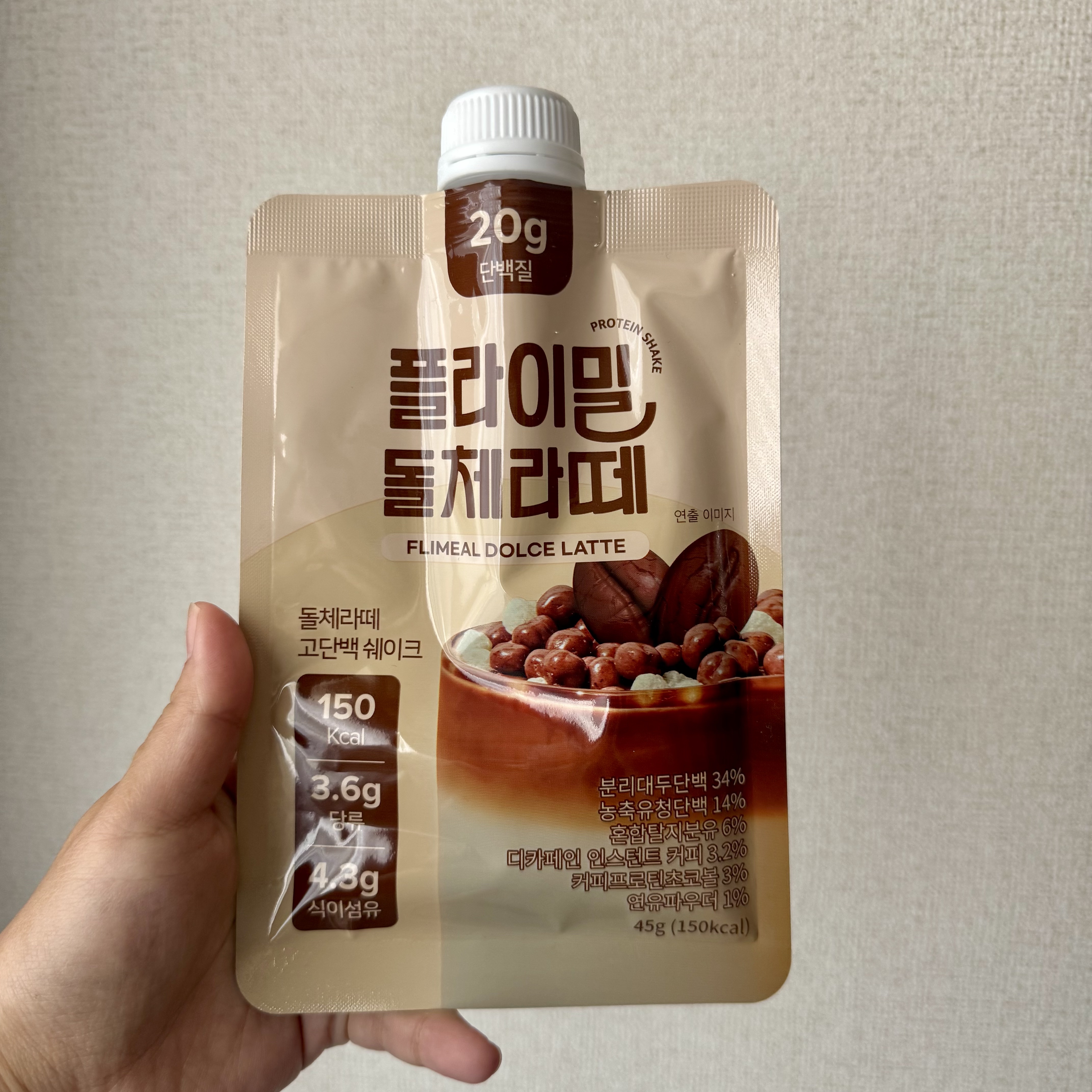 FLIMEAL プロテインシェイク ＃ドルチェラテ　コーヒーとミルクの甘いハーモニードルチェラテ味/FLIMEAL/その他プロテインを使ったクチコミ（1枚目）