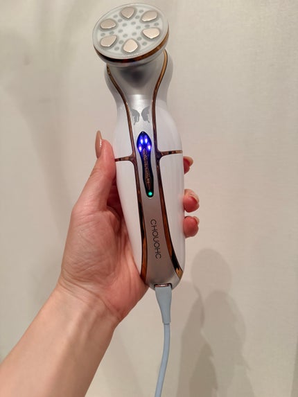 Shiho Arai on LIPS 「忙しくてなかなかエステに行けない時、やっぱり美顔器に頼りた..」(3枚目)