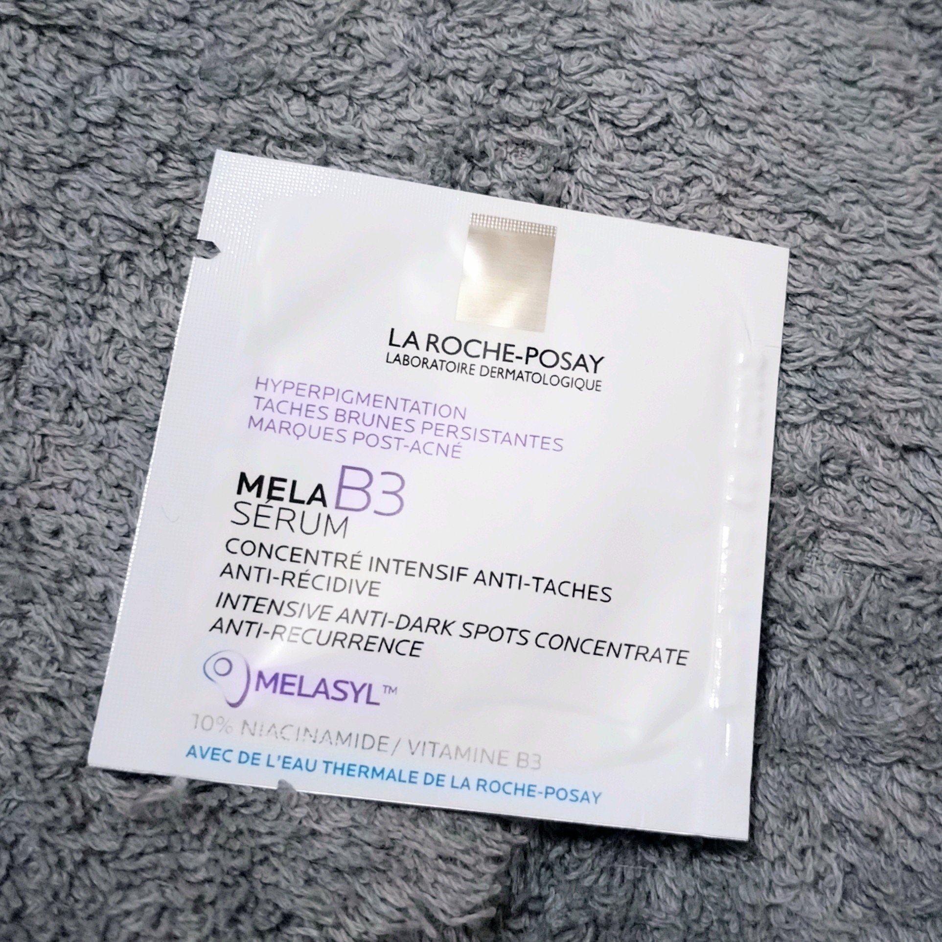 オレンジ色のクリアなジェルのテクスチャーです！
ベタつかずにサラっとした使用感です！
ラロッシュポゼのスキンケアの中でも、ナイアシンアミドなどの美容成分もたっぷり。
ラロポに攻めのスキンケアが出てるってしらなくて、色々試してみたくなりました