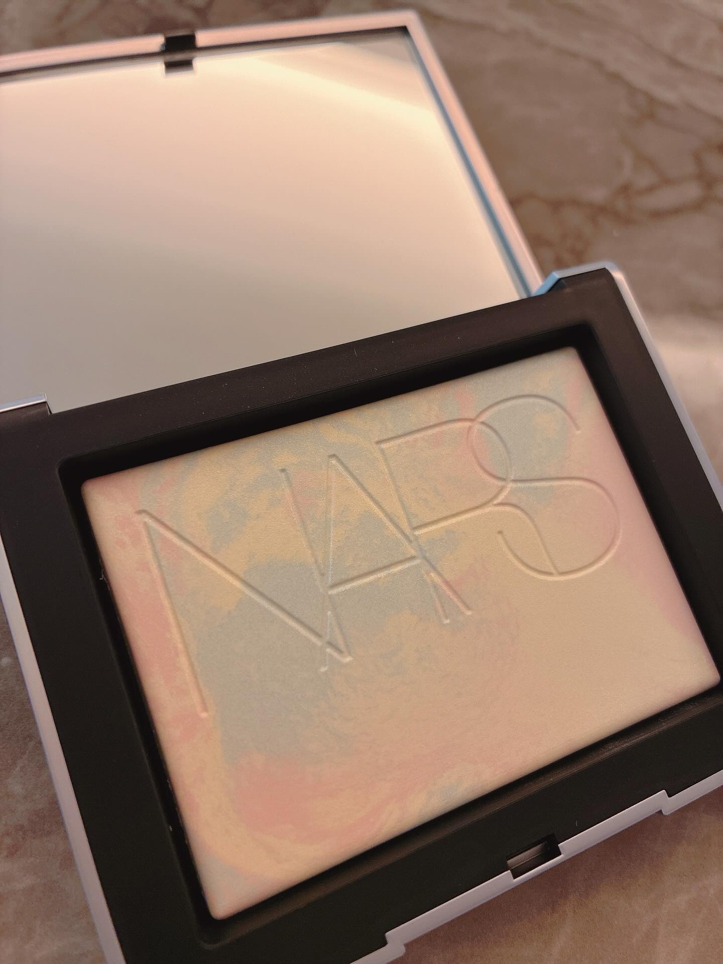 ライトリフレクティング プリズマティックパウダー/NARS/プレストパウダーを使ったクチコミ（2枚目）