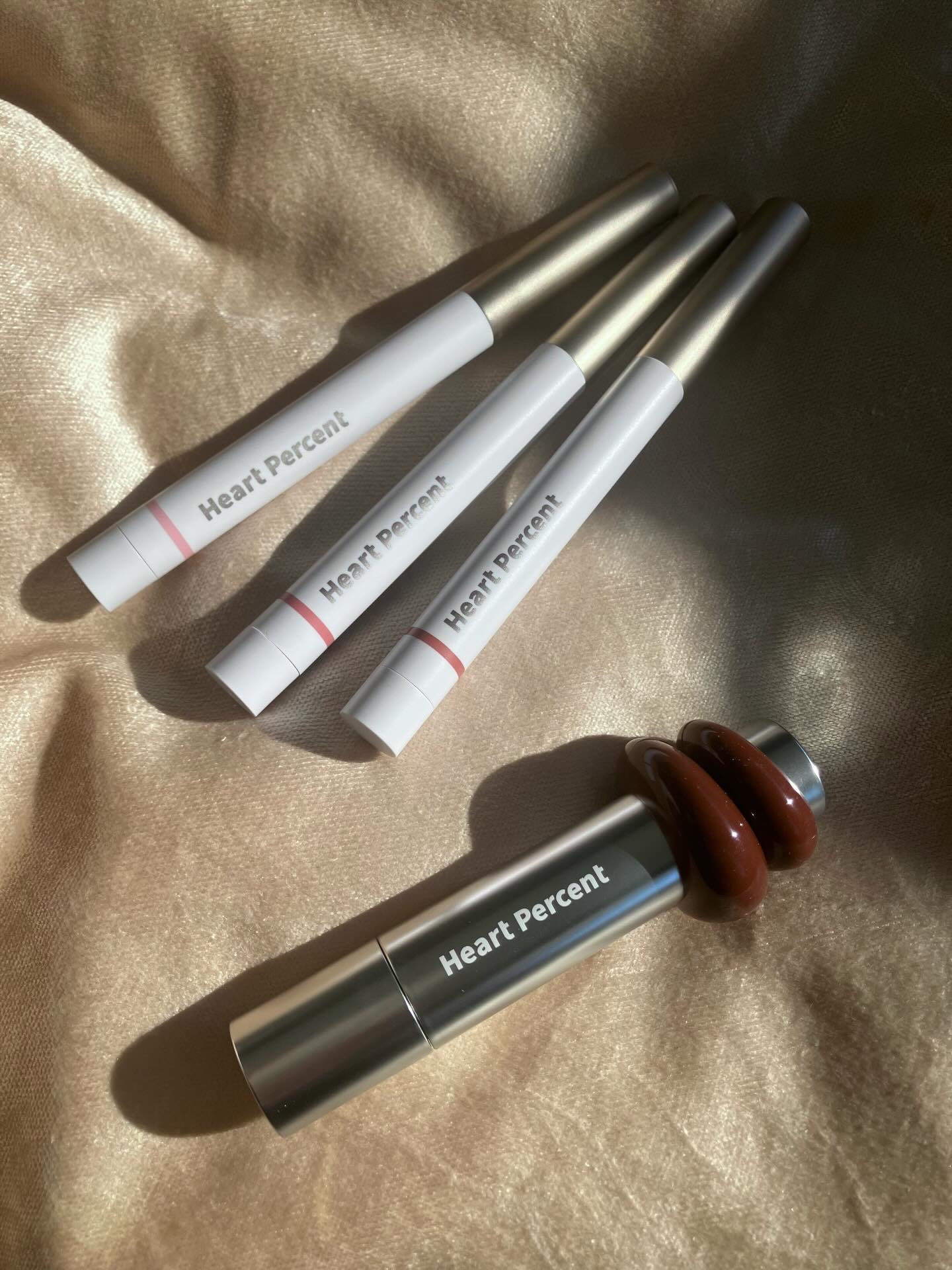 Heart Percent  ハートパーセント
ドットオンムードリップペンシル 
02 Creamy Pink
14 Calm Pink
19 Dusty Pink

 ドットオンムード ワンウェイ グロイ ティント
 12 Midnigh