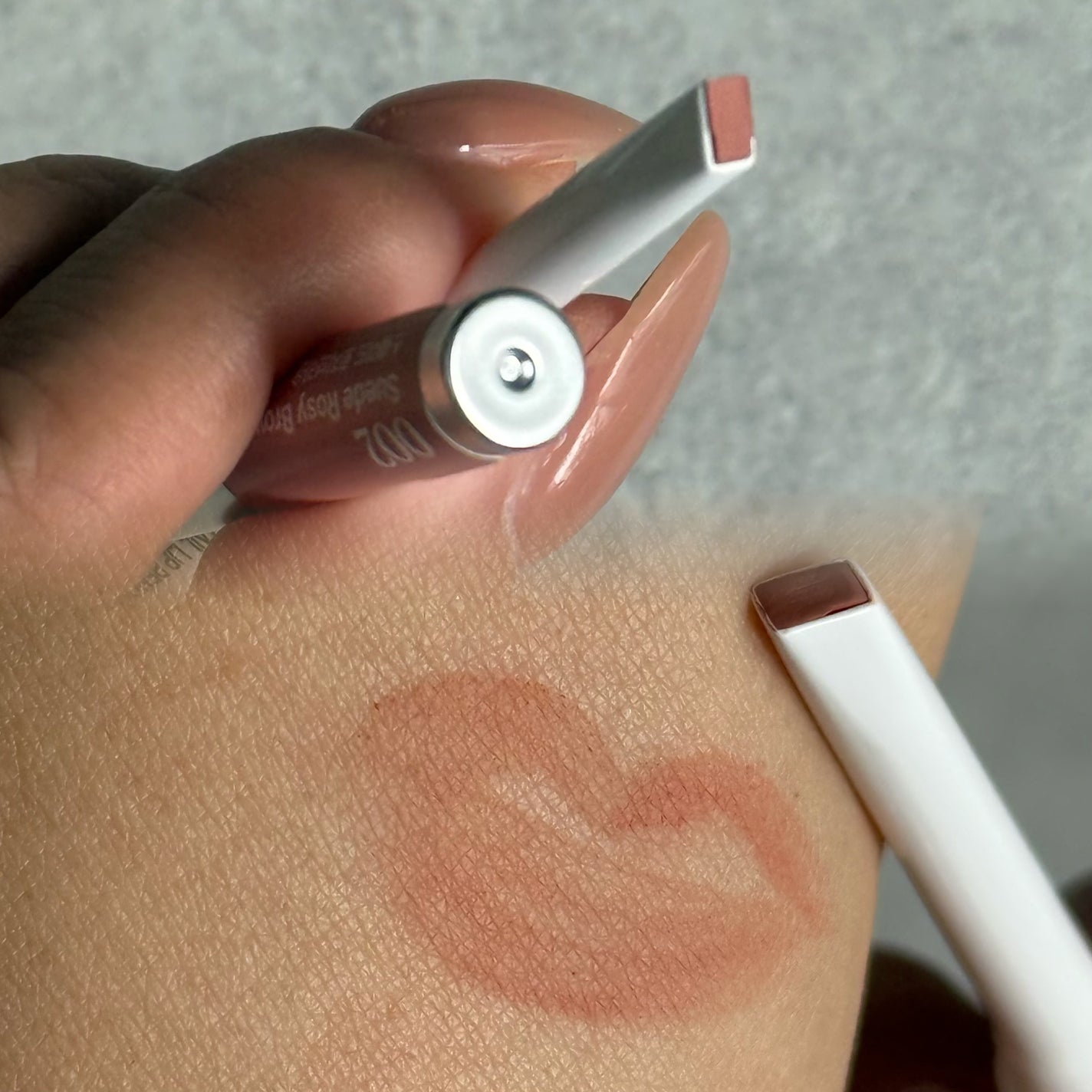 オーバーディテールリップペンシル/nonoer/リップライナーを使ったクチコミ(2枚目)