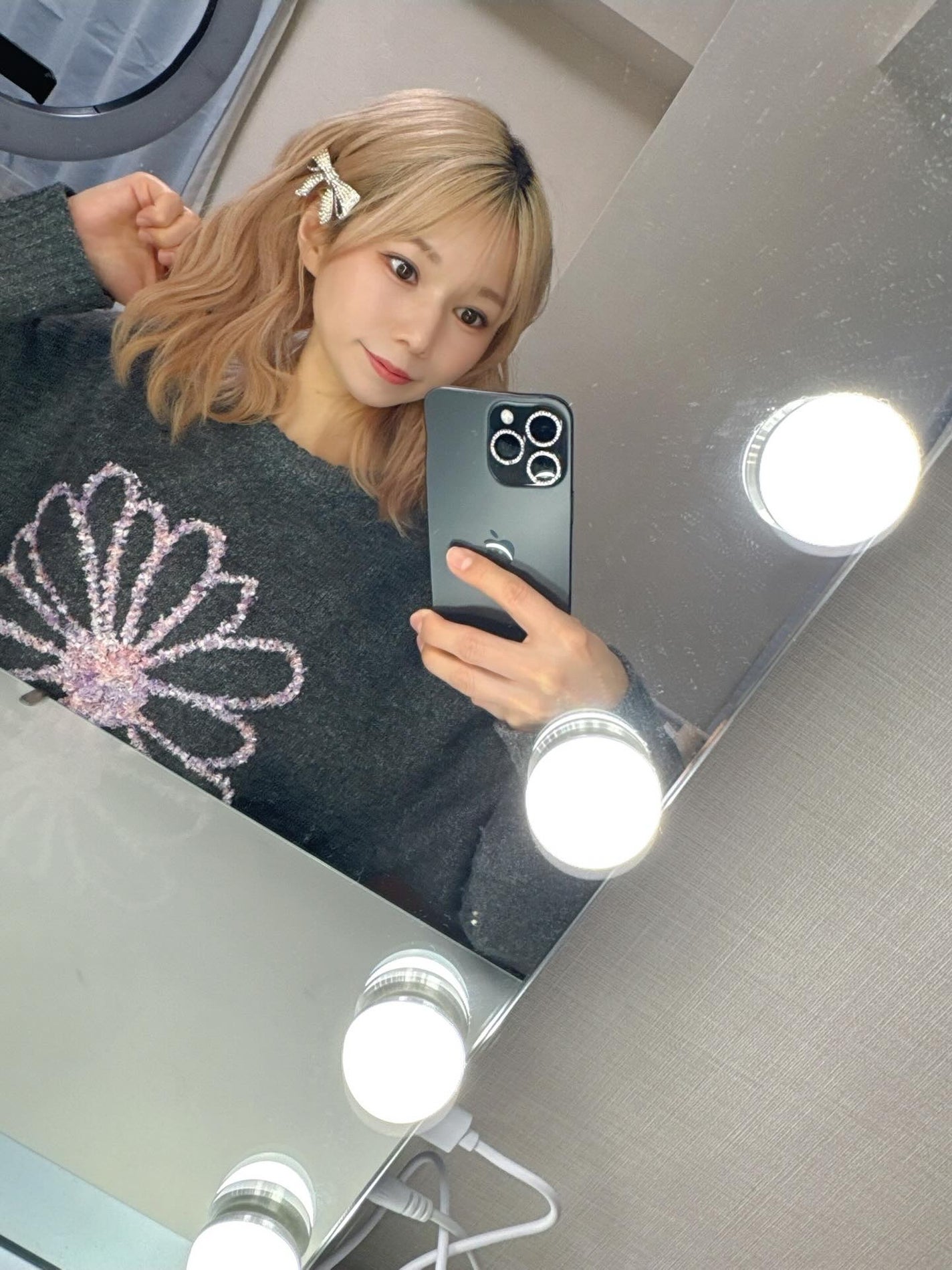 ヘアメイクみどり【YouTube】 on LIPS 「髪の毛伸びてきたから、ストレートアイロンでゆるウェーブしてみた..」(2枚目)