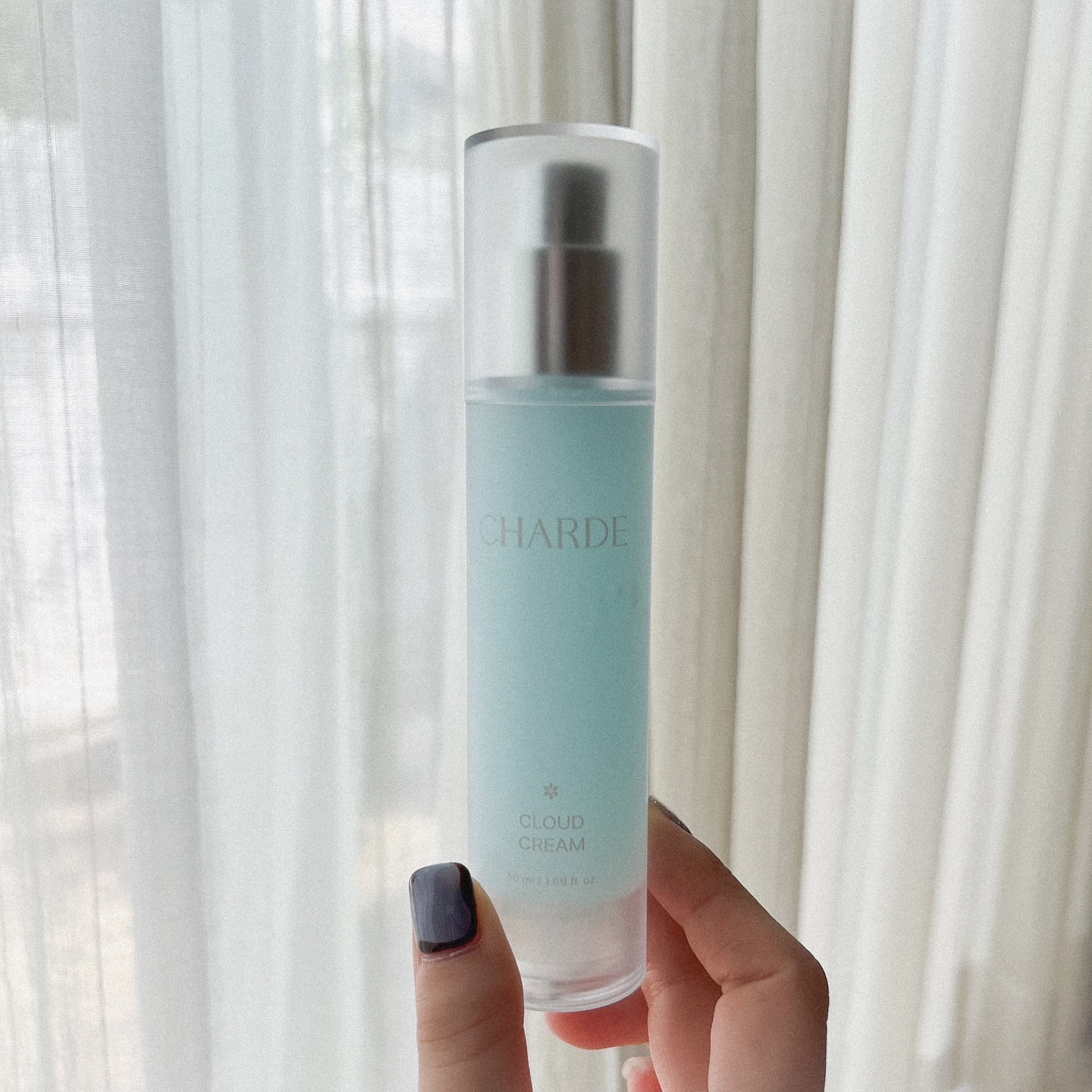 シャルドのクラウドクリーム💭

どんな肌タイプでも使いやすい保湿クリームで、クリームといってもみずみずしい仕上がりです！

毛穴やシワ、肌のハリ感、インナードライが気になる方におすすめです!!

ベタつきが気にならない仕上がりなので、夏で