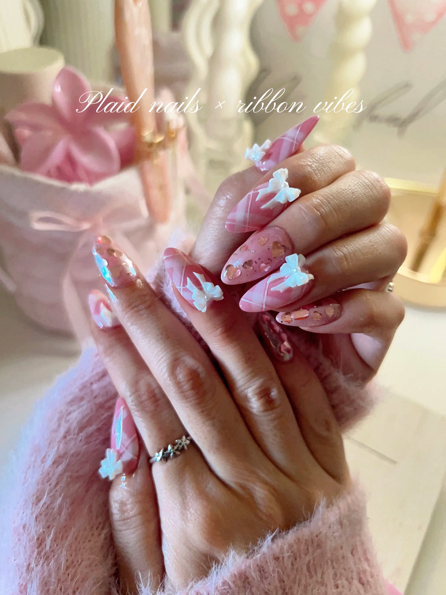kimiii .・𝜗𝜚﹒✧゜ on LIPS 「PinkPlaidNails🎀#ネイルアート#ニット映えネイル..」(2枚目)