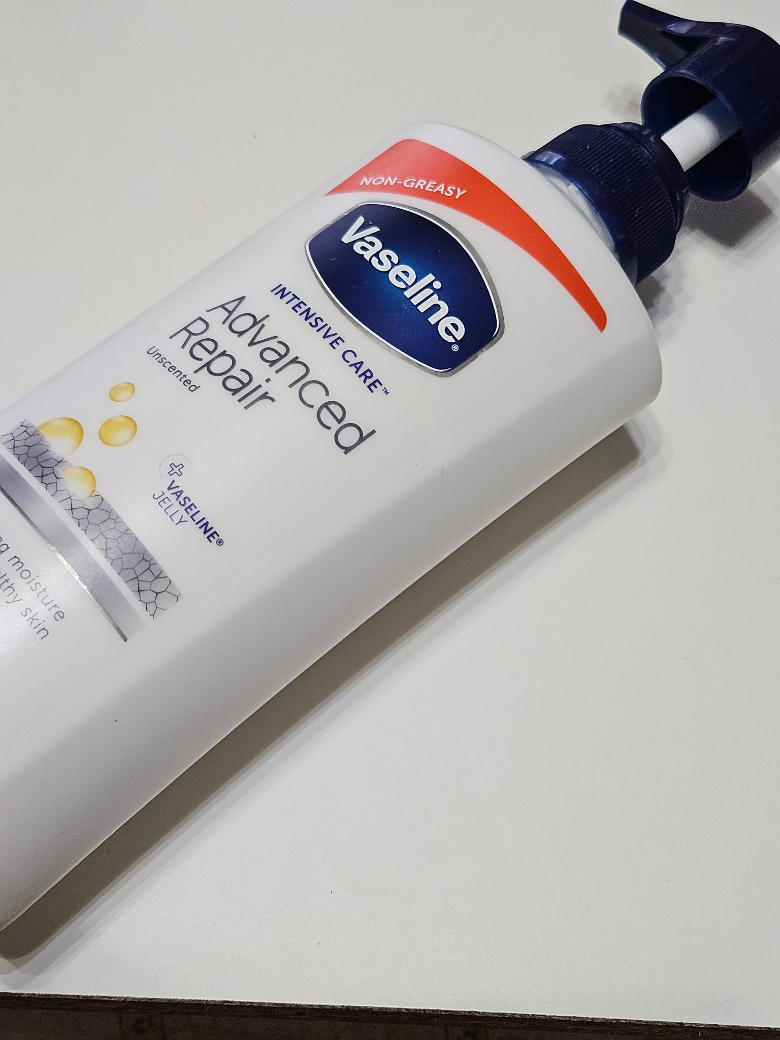 #使い切りコスメ

────────────

ヴァセリン
ヴァセリン アドバンスド モイスチャーローション 無香料

────────────

ヴァセリン アドバンスド モイスチャーローション 無香料
を使い切りました

コストコで3本