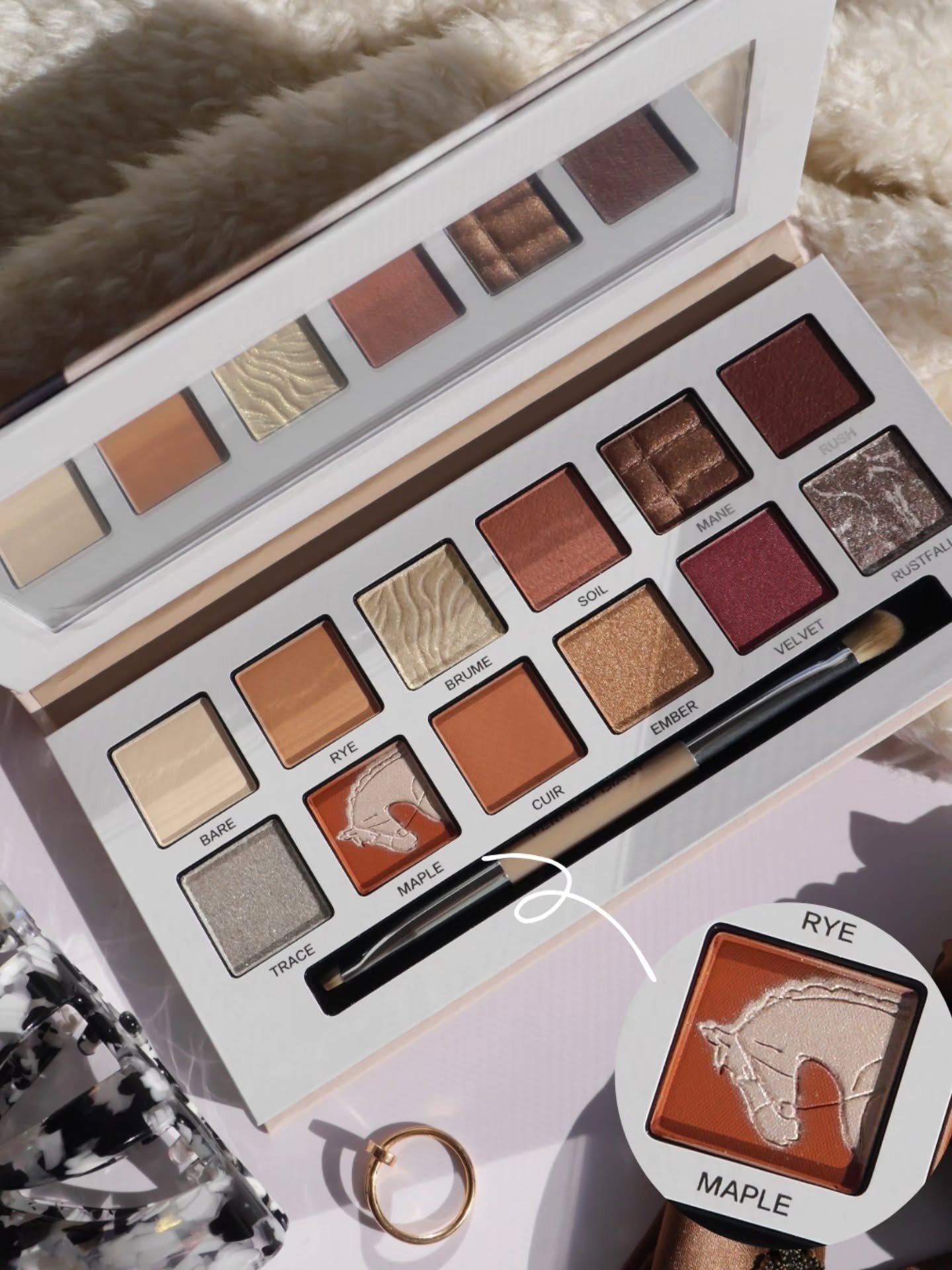 PERFECT DIARY エクスプローラ12色 動物アイシャドウパレットのクチコミ「🍂✨ 秋の野をまとう、栗馬パレット ✨🌰

今季一番好きなドラマは「ロイヤルファミリー」です🏇.....」（2枚目）