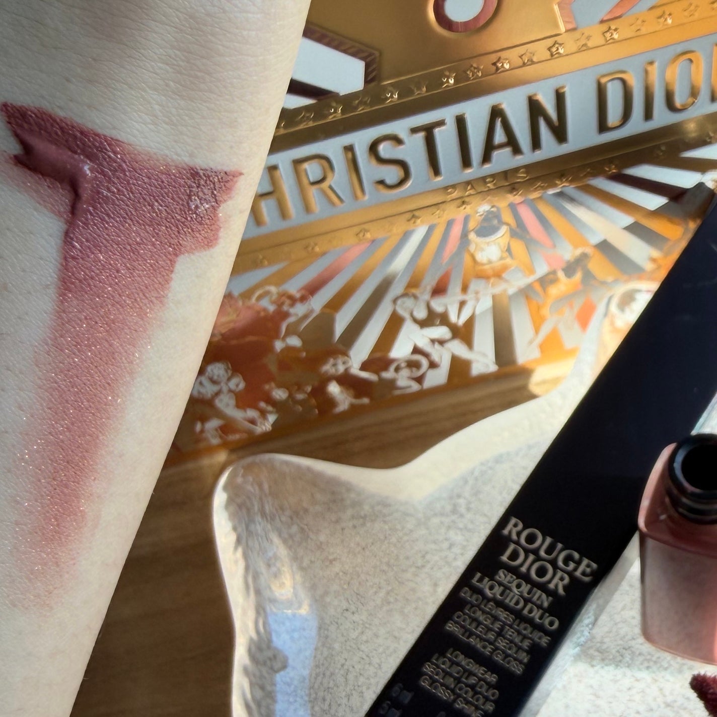 ルージュ ディオール シークイン リキッド デュオ(ホリデーコレクション 2025 限定品)/Dior/口紅・グロス・リップライナー・リップケアを使ったクチコミ(2枚目)