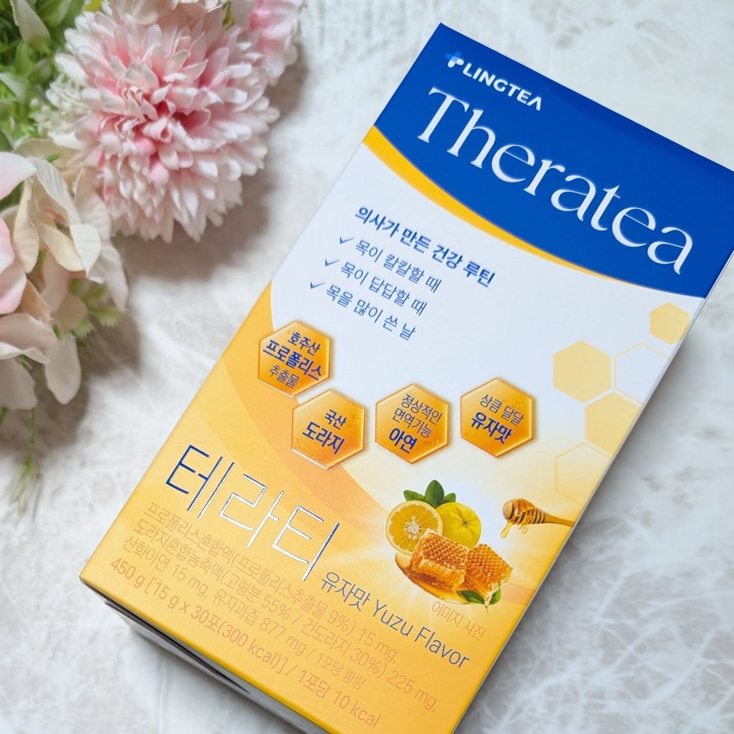 LINGTEA Theratea ゆず味 お試しさせていただきました💕

オーストラリア産のプロポリスを配合した、のどの乾燥にも良い商品だそうです。

箱に入っていて、中は個包装になっています。

コップに出してみると鮮やかなイエローの液