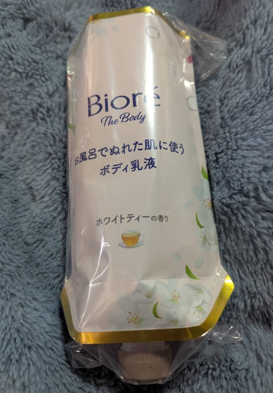 ホワイトティーの香りに惹かれて買ってみました。
金木犀の香りもいいけどたまに違うものを使ってみたくなりました。

これがまたいーい香りで当たり引いたーってかんじです。
冬は乾燥するのでちょっと多めに使ってます。
なにしろボディケアが楽ちんな