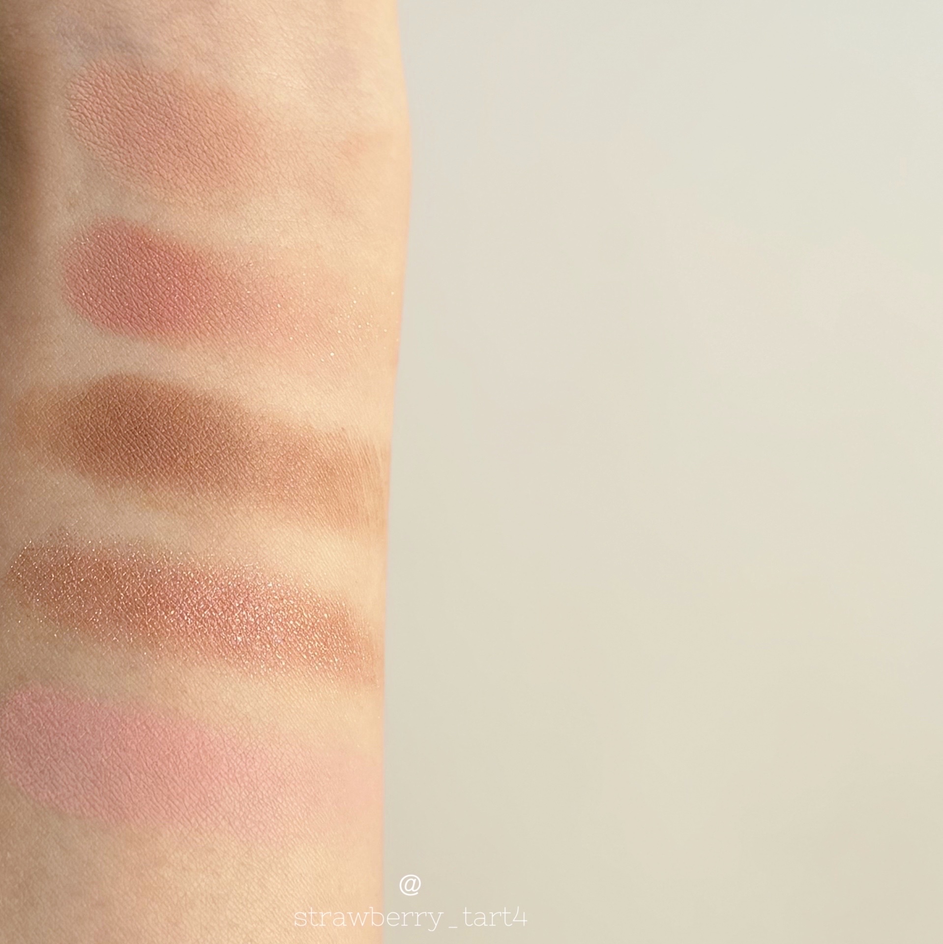 i’m meme マルチキューブのクチコミ「可愛すぎるアイシャドウ&
チークパレット
⁡
◇ i'm meme アイムミミ ◇
▶︎ マル.....」（3枚目）