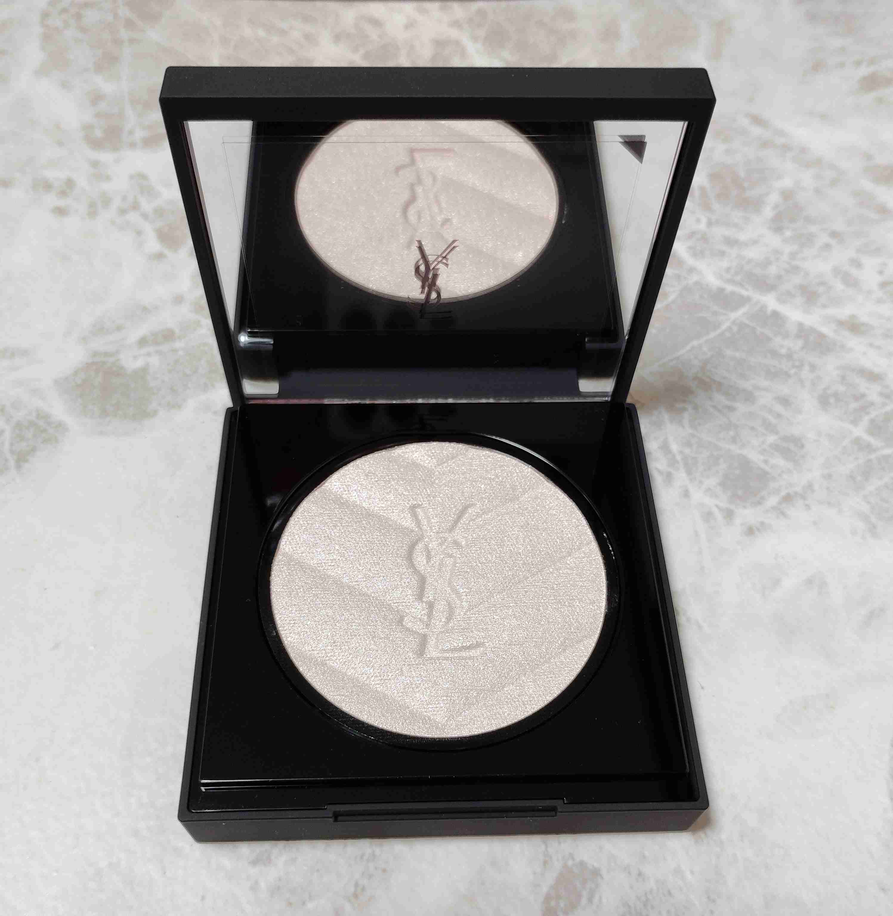 オールアワーズ ハイパールミナイザー #01 リバティーン ライト/YVES SAINT LAURENT BEAUTE/パウダーハイライトを使ったクチコミ（2枚目）