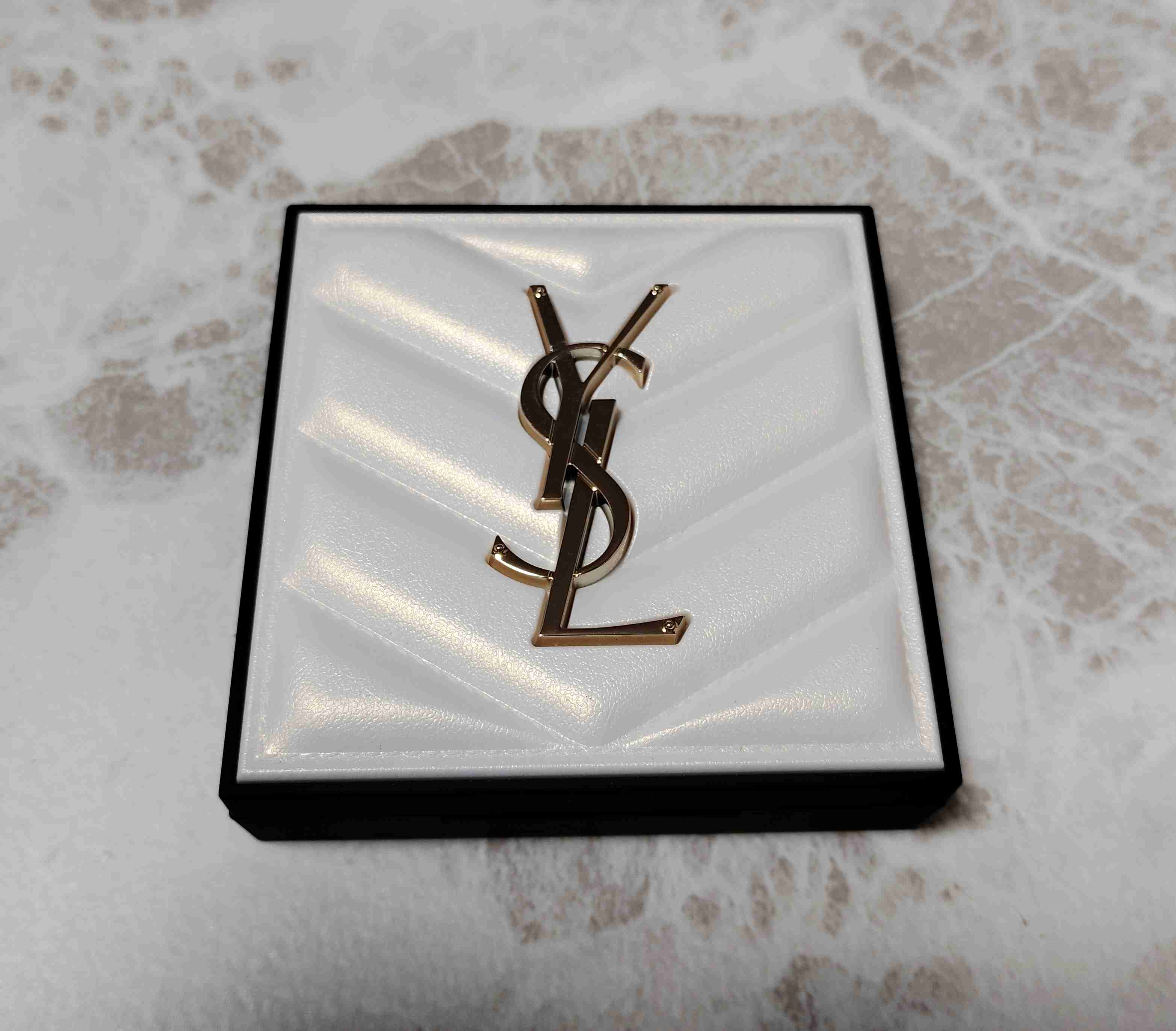 オールアワーズ ハイパールミナイザー #01 リバティーン ライト/YVES SAINT LAURENT BEAUTE/パウダーハイライトを使ったクチコミ（1枚目）