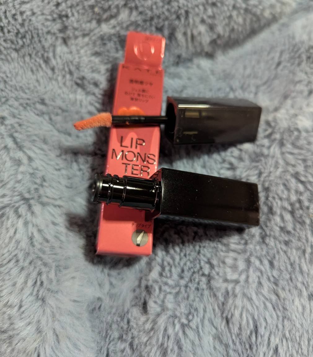 クリスタルポッドの質感が気に入りまして幻想ラグーンにしてみました。
ピンクファントムがすごくよかったのでついつい…

コーラル？オレンジ？が綺麗です。
ツヤツヤしてるからもっと落ちるかと思ってたら意外と落ちにくいところもお気に入りです。
つ