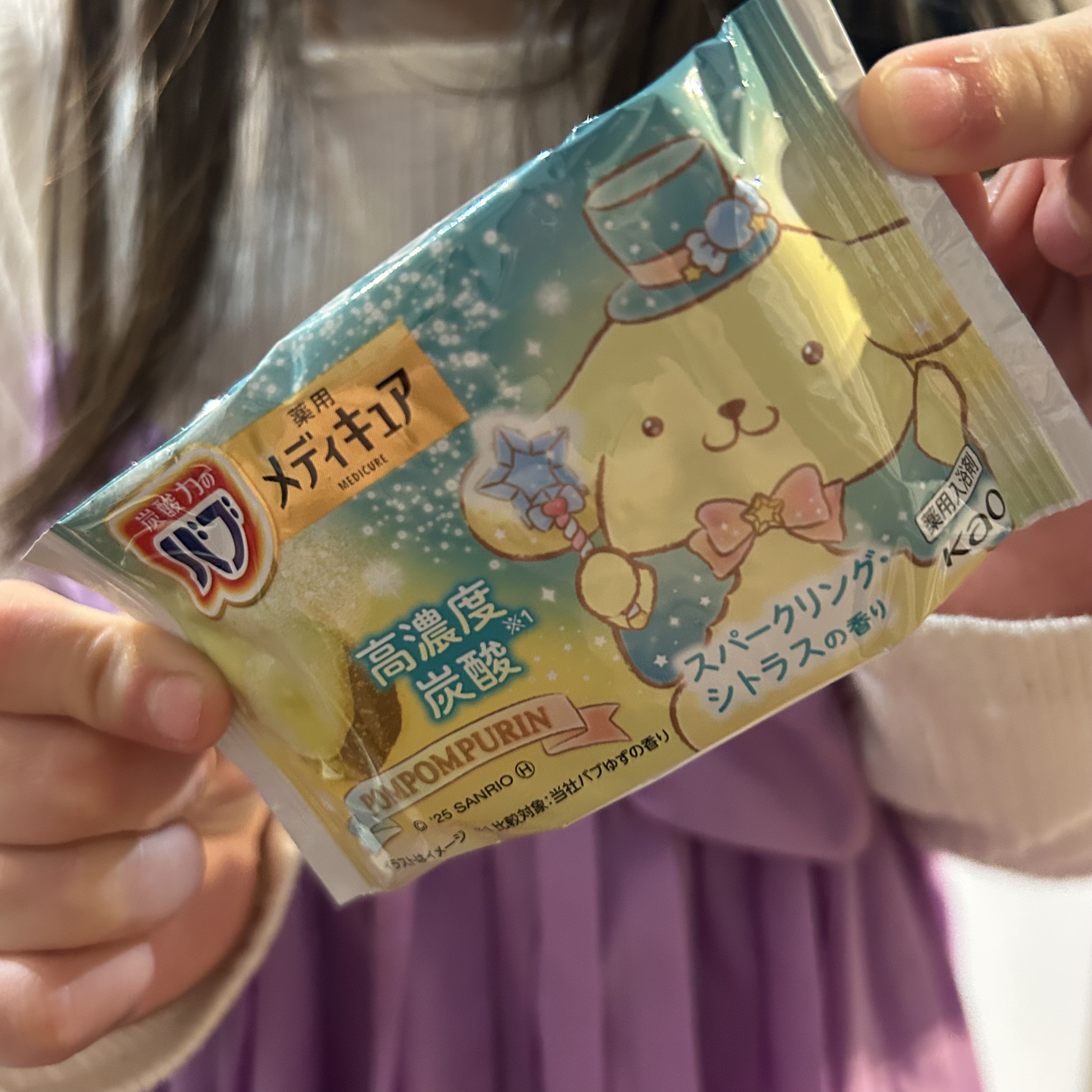 バブ 様よりいただきました
バブ メディキュア
スパークリング・シトラスの香り
医薬部外品

ポムポムプリンとのコラボ💕
娘が好きなのでめちゃ喜んでた🙆🏻‍♀️

土曜日のお風呂でつかったよ🙌
効能たくさんで嬉しい💕
40度のお湯