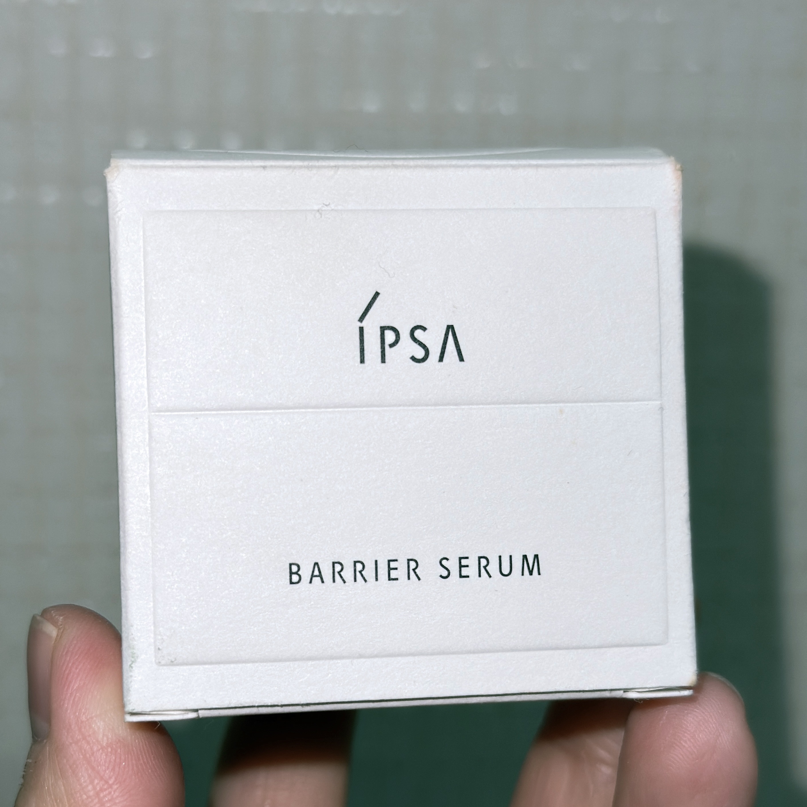 IPSA　バリアセラム　¥6,050

みずみずしいテクスチャーでのびが良いので使いやすいです！

スキンケアの最後に使うと気分が上がります。

強い香りもなく、誰でも使いやすい商品だと思います。

ジャータイプですが、スパチュラもついてい