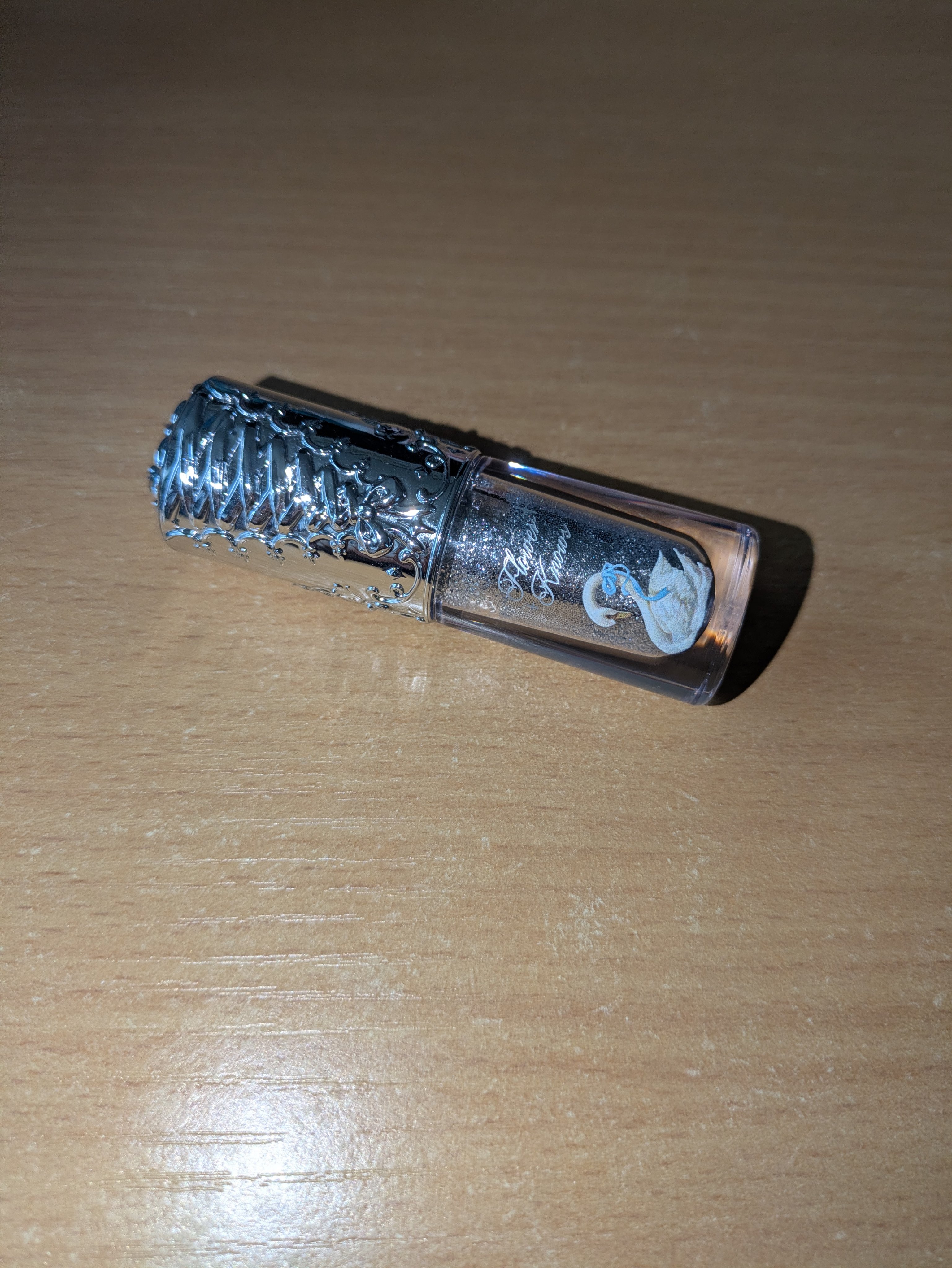 フラワーノーズ スワンバレエシリーズ リキッドアイシャドウ 03 ロックバレエ/FlowerKnows/リキッドアイシャドウを使ったクチコミ（1枚目）