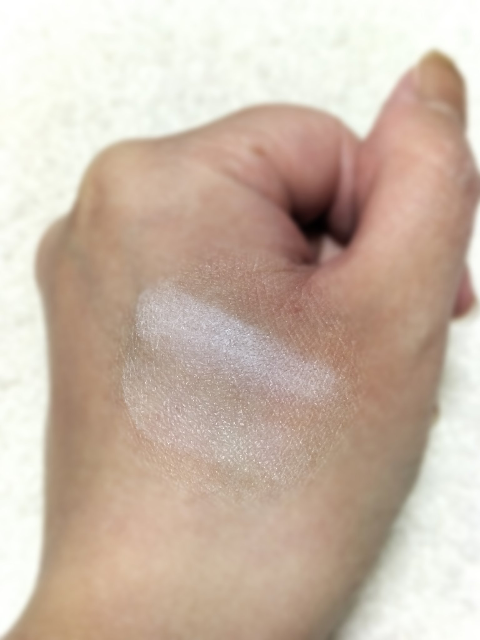 シャイニーエッセンスリップA/media/口紅を使ったクチコミ（2枚目）