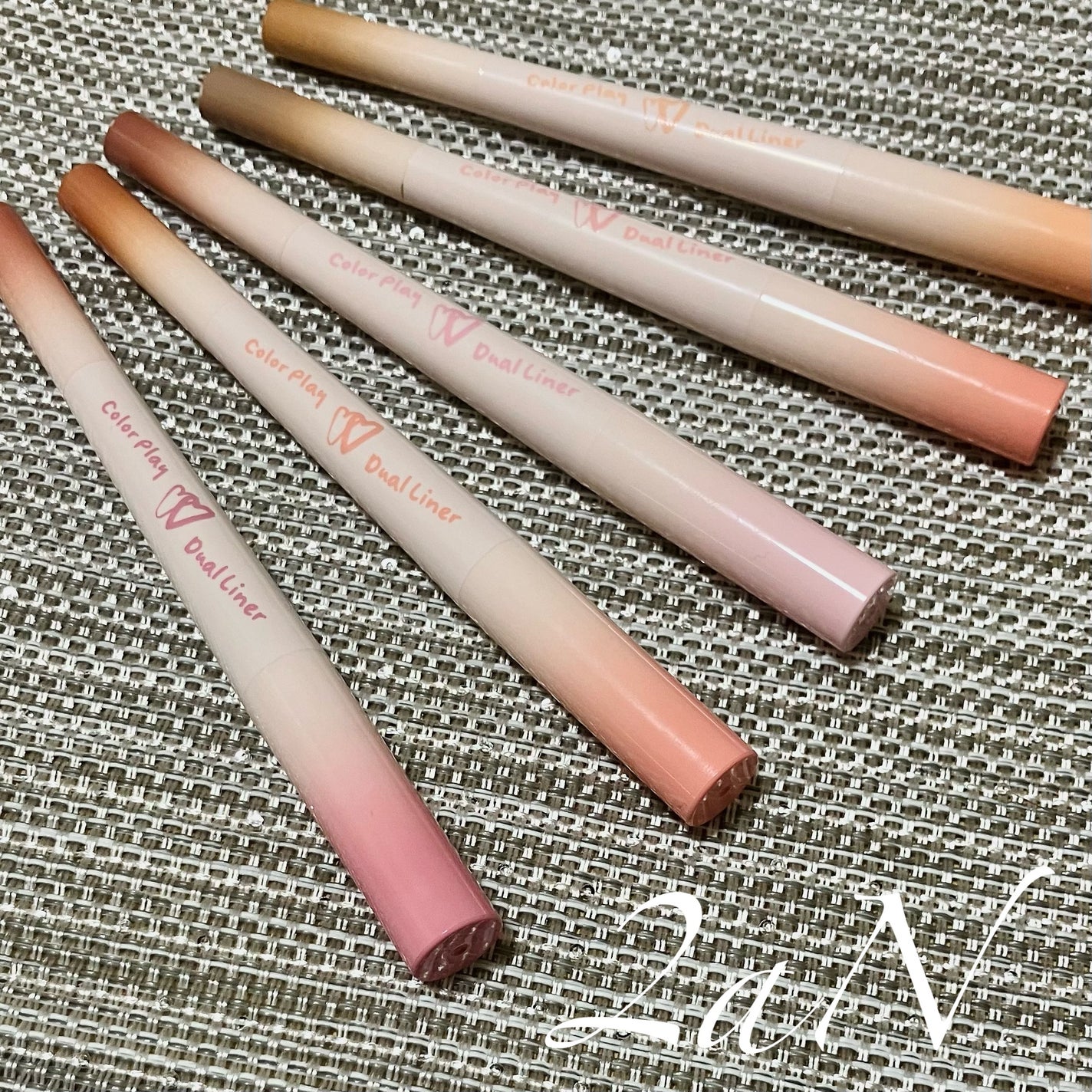 カラープレイデュアルライナー/2aN/スティックアイシャドウを使ったクチコミ(1枚目)