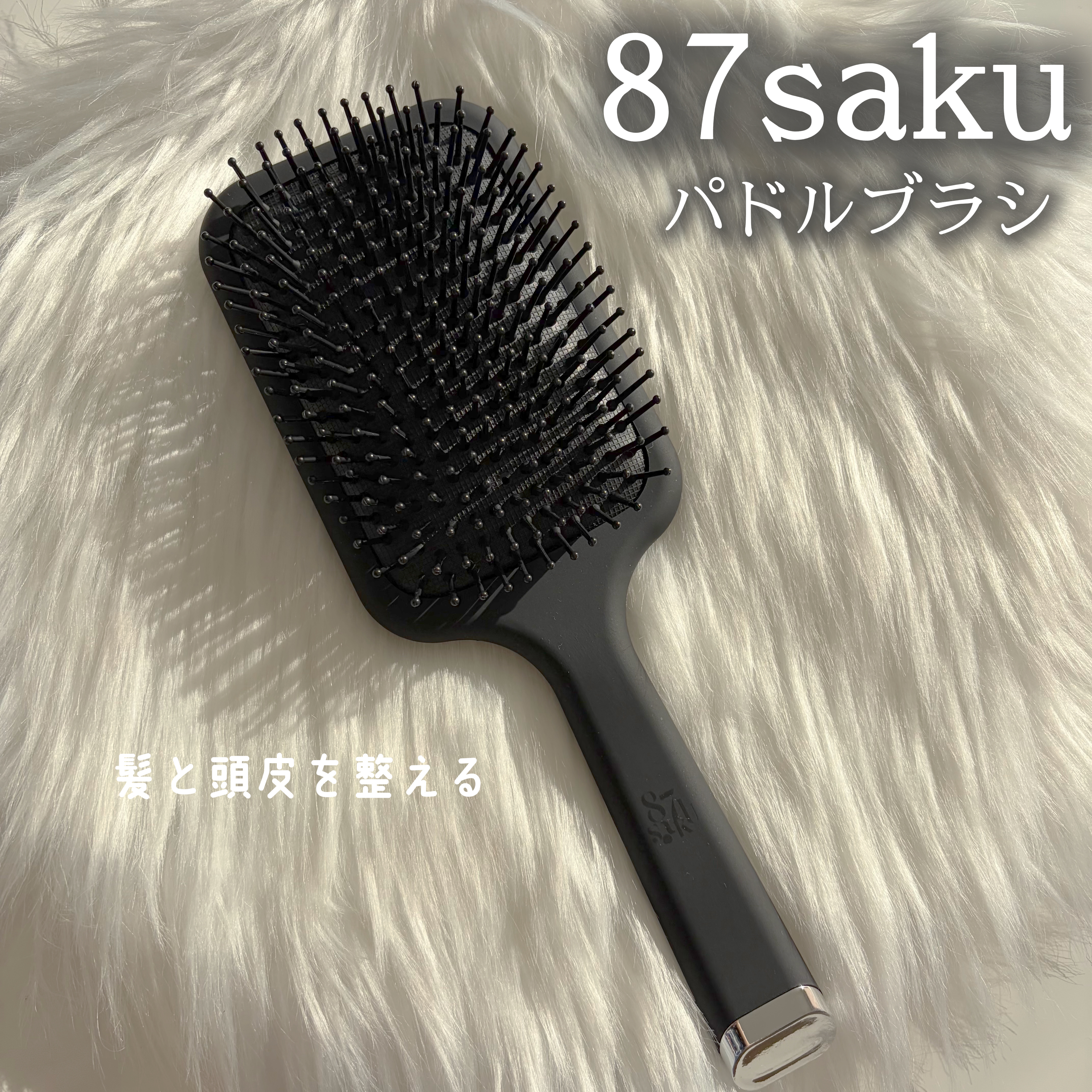 87saku 87saku ハナサク パドルブラシのクチコミ「頭皮も髪も心地よく整える✨

広めのクッション面とやわらかなピンが
頭皮にじんわり優しくフィッ.....」（1枚目）