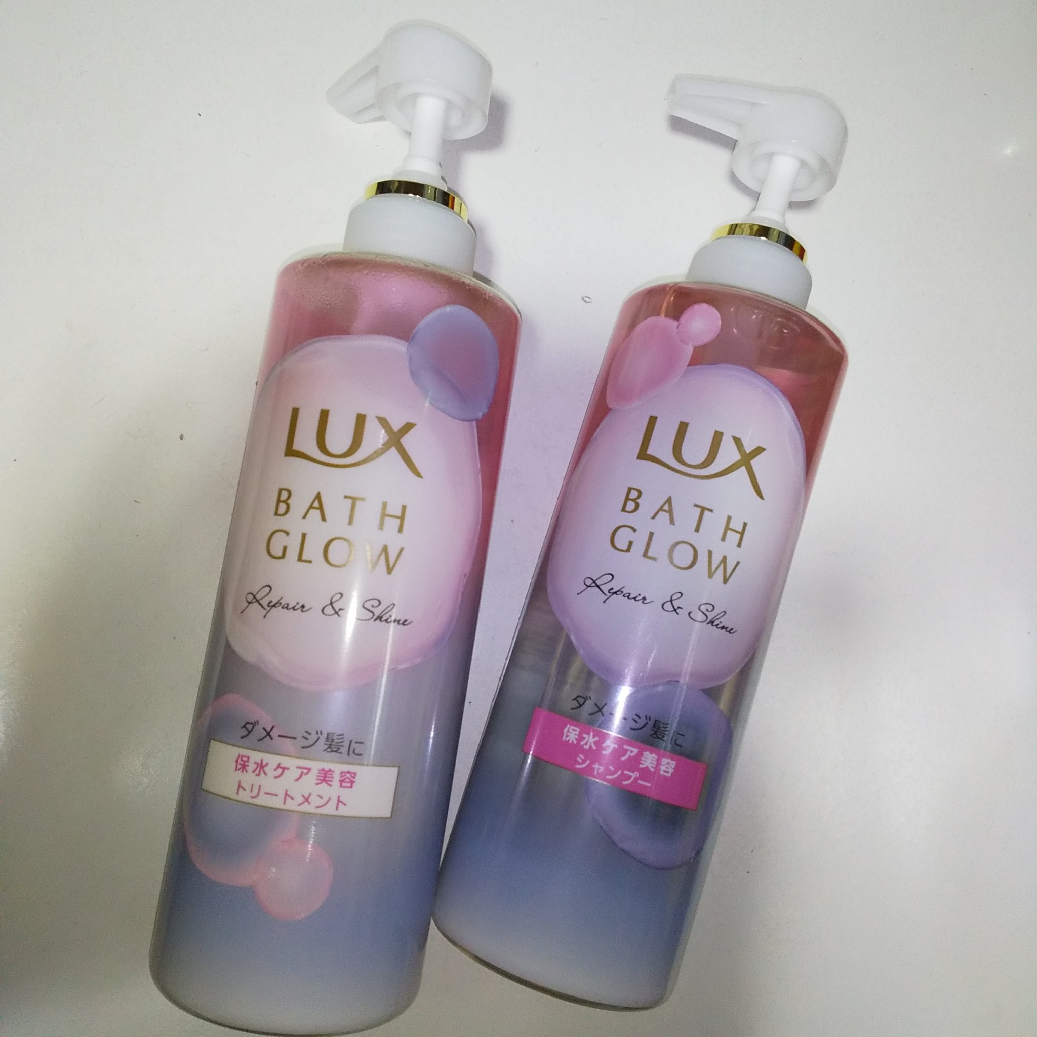 LUX
バスグロウ リペア&シャイン 
シャンプー
トリートメント
#提供

ラックスの可愛いパケ　シャンプーリンスお気に入り
香りも スタイリング後も満足

以前 リップス プレゼント
プレゼント 毎回 全て使い切ります
使い切り
※写真