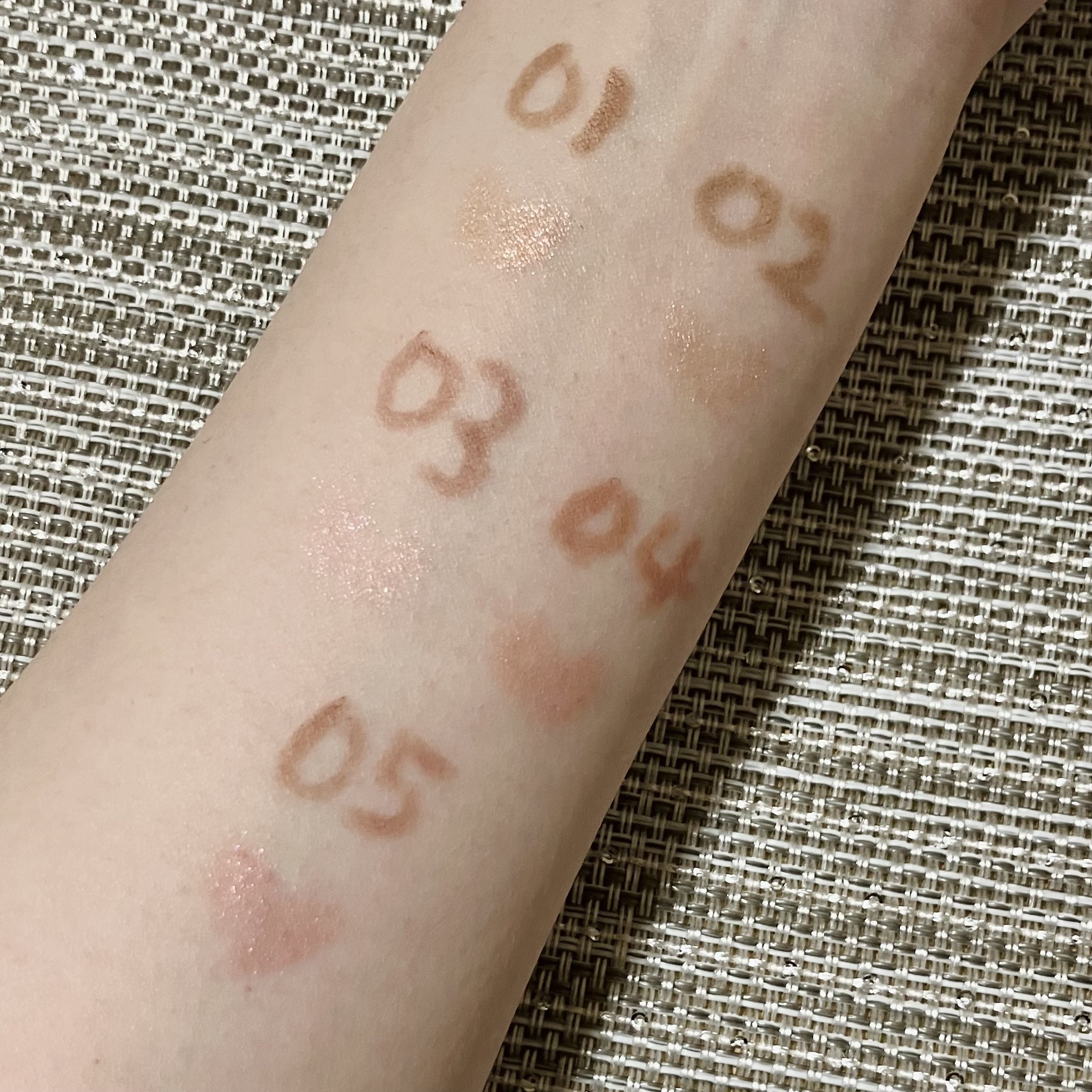 カラープレイデュアルライナー/2aN/スティックアイシャドウを使ったクチコミ（2枚目）