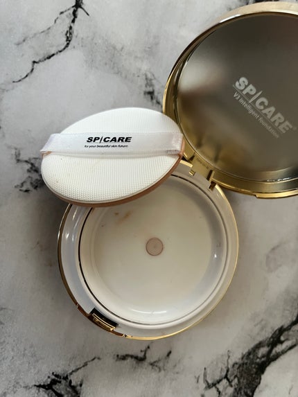 SPICARE SPICARE V3 インテリジェント ファンデーションのクチコミ「開封して初め使い方が分からなかった。
真ん中のこの窪みから出てくるのか?と思って押してみた。
.....」(2枚目)