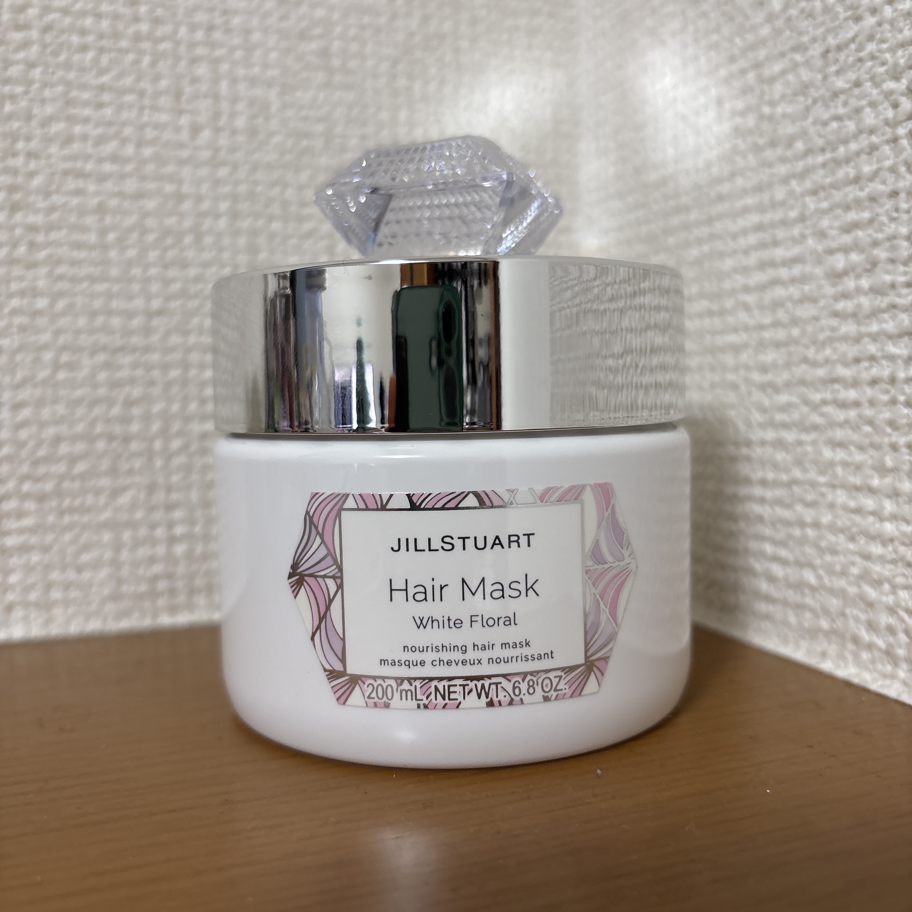 ★ジルスチュアート ヘアマスク ホワイトフローラル

髪なじみのよいオイルを配合したリッチなベースで、髪の芯部から集中的に補修効果を高めてくれるヘアマスク。
見た目もテンションがあがりますが、ホワイトフローラルの甘く幸福感のある香りがとても