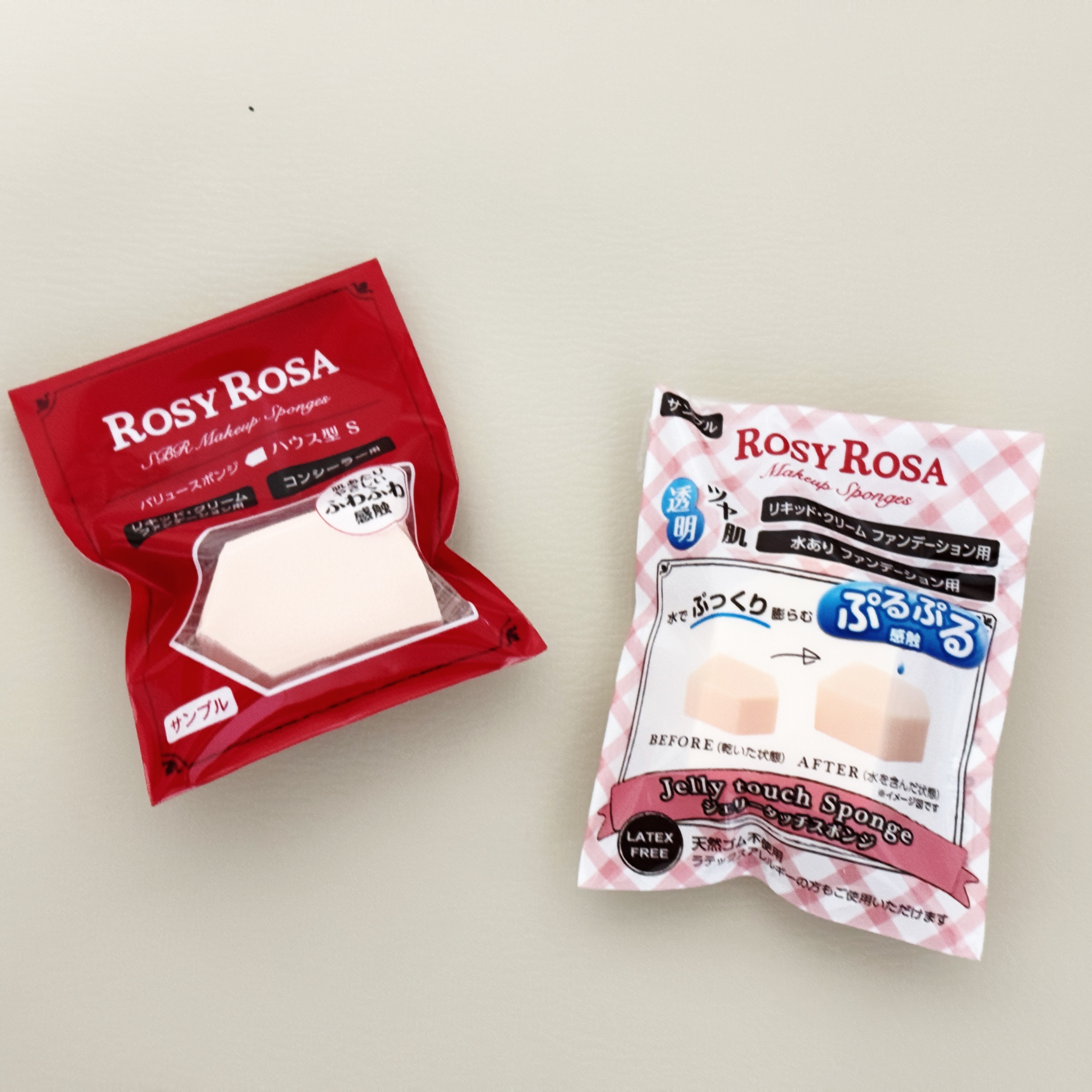 ロージーローザ
◆ジェリータッチスポンジ ハウス型
◆バリュースポンジN ハウス型タイプS 


それぞれ1つずつ雑誌の付録でついていたので使ってみましたー！

ジェリータッチは、水を含むとぷるぷふで膨張します。ファンデの仕上げで馴染まない