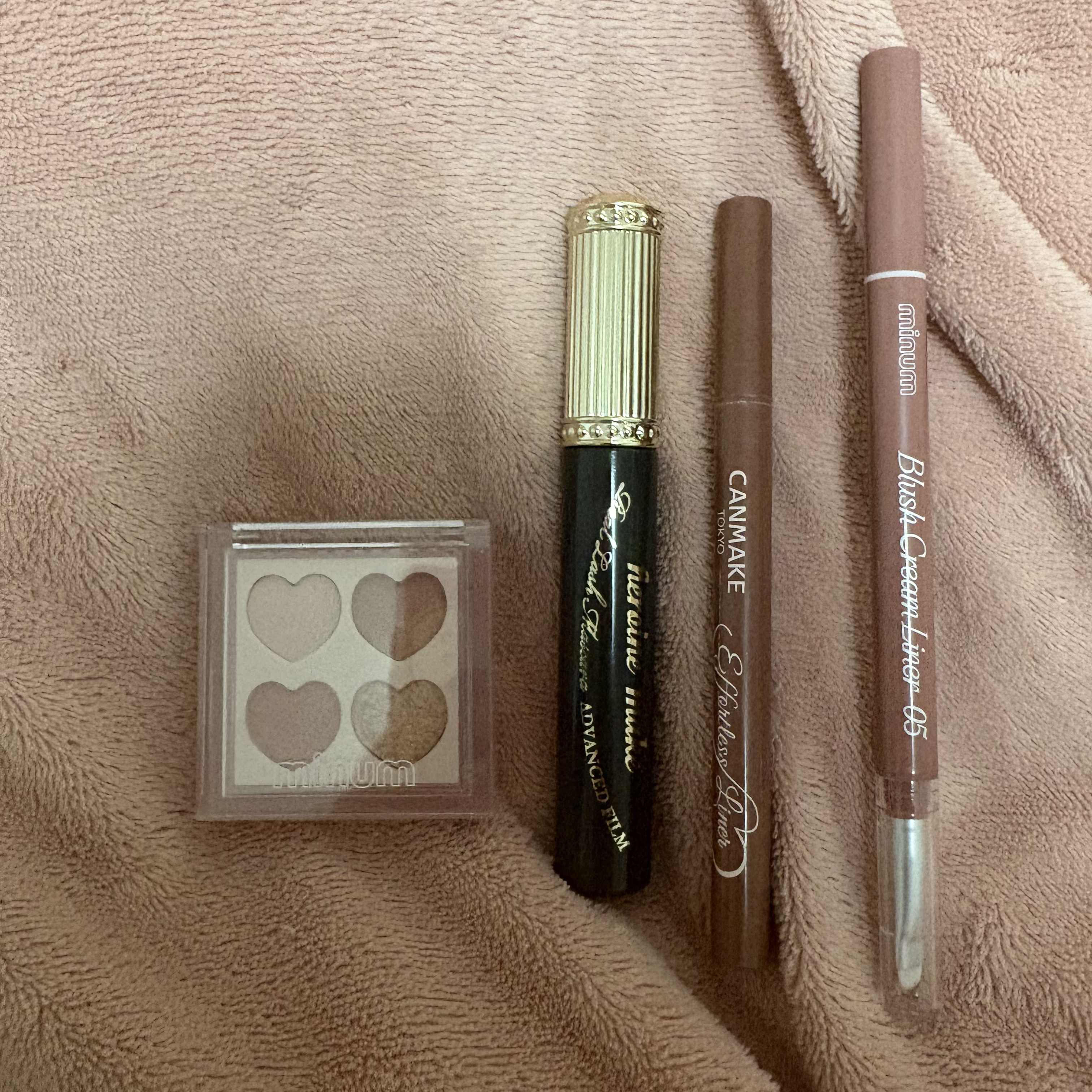 ｡* ❤︎… 最新コスメでくすみピンクメイク …❤︎*。
minum まるごとぷくパレットアイズ あんずジャム￥825
ヒロインメイクリアルラッシュマスカラ アドバンストフィルム 50 ￥1,540
キャンメイク エフォートレスライナー
m