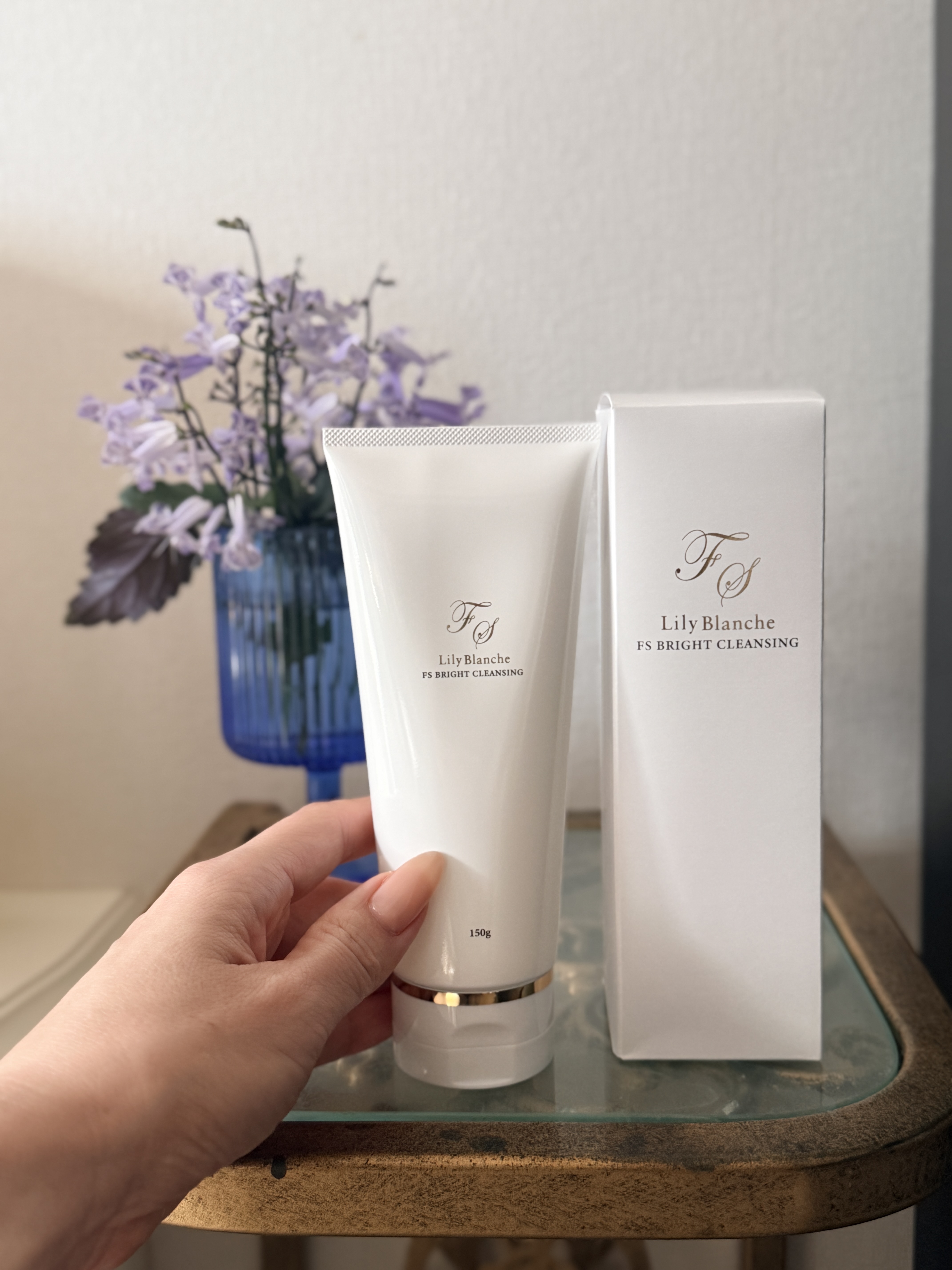 
﻿
﻿
リリーブランシュ
FS ブライトクレンジング
「まるで美容液クレンジング」という
評判通りの心地よさ。

肌に乗せると流れ落ちるような柔らかさ、
とろみのある厚みジェルが肌の上で
スッと伸びて、摩擦を最小限にしながら
メイクや汚れ