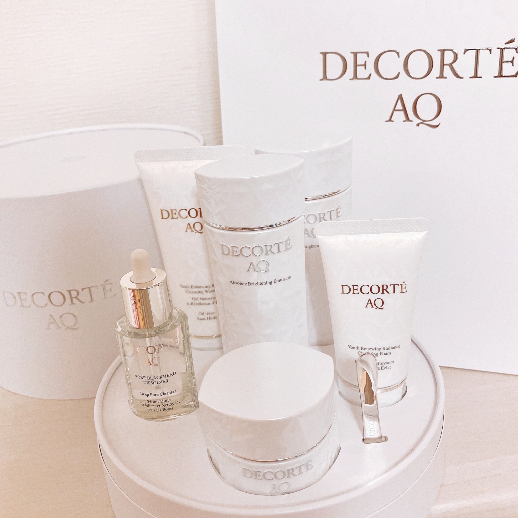 にゃー♡フォロバのクチコミ「

購入品

コスメデコルテ AQ ブライト ラディアンス コフレⅡ

.

お得すぎて、豪華.....」（1枚目）