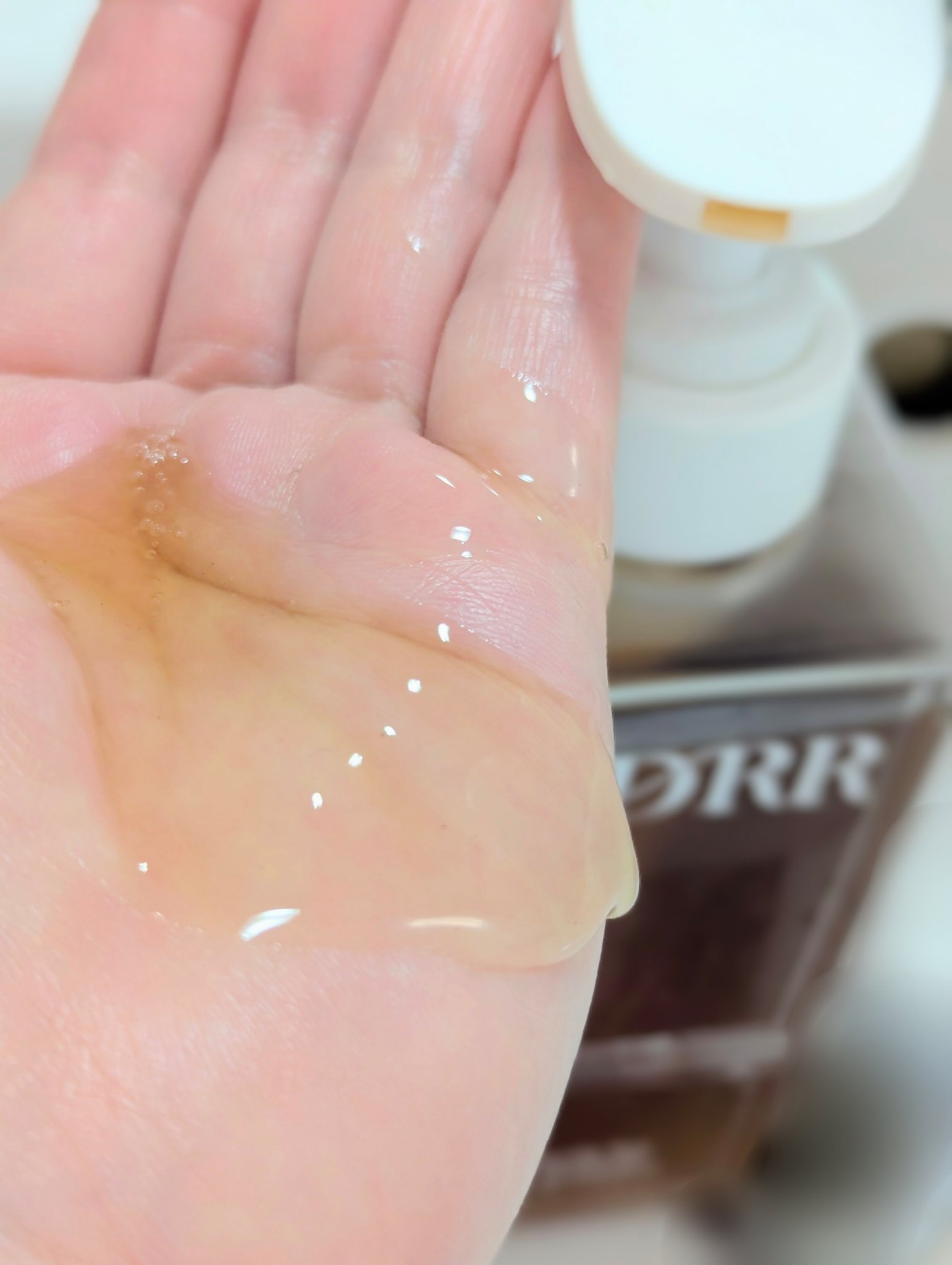 IDRR スカルプスパシャンプーのクチコミ「寒くなって来てから抜け毛が止まらないし、頭皮がカサカサでかゆくて困ってた…🥺
 でもこのIDR.....」（2枚目）