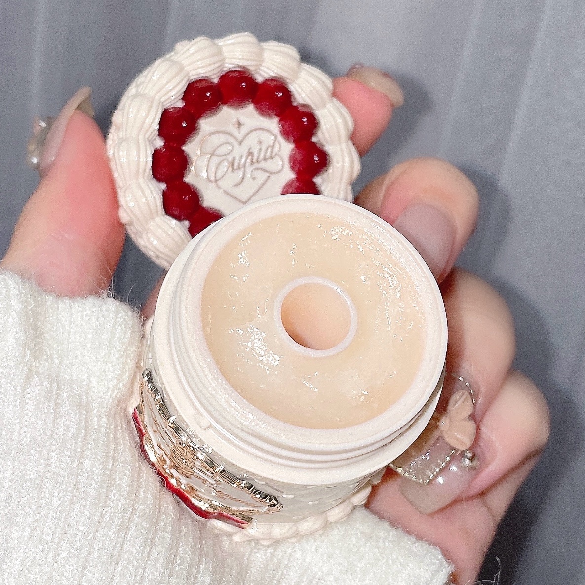 使い終えたフラワーノーズのリップの中身綺麗にしてヴァセリン詰めたらビジュ天才な保湿バームが出来上がった✦


#乾燥シーズンの肌管理 