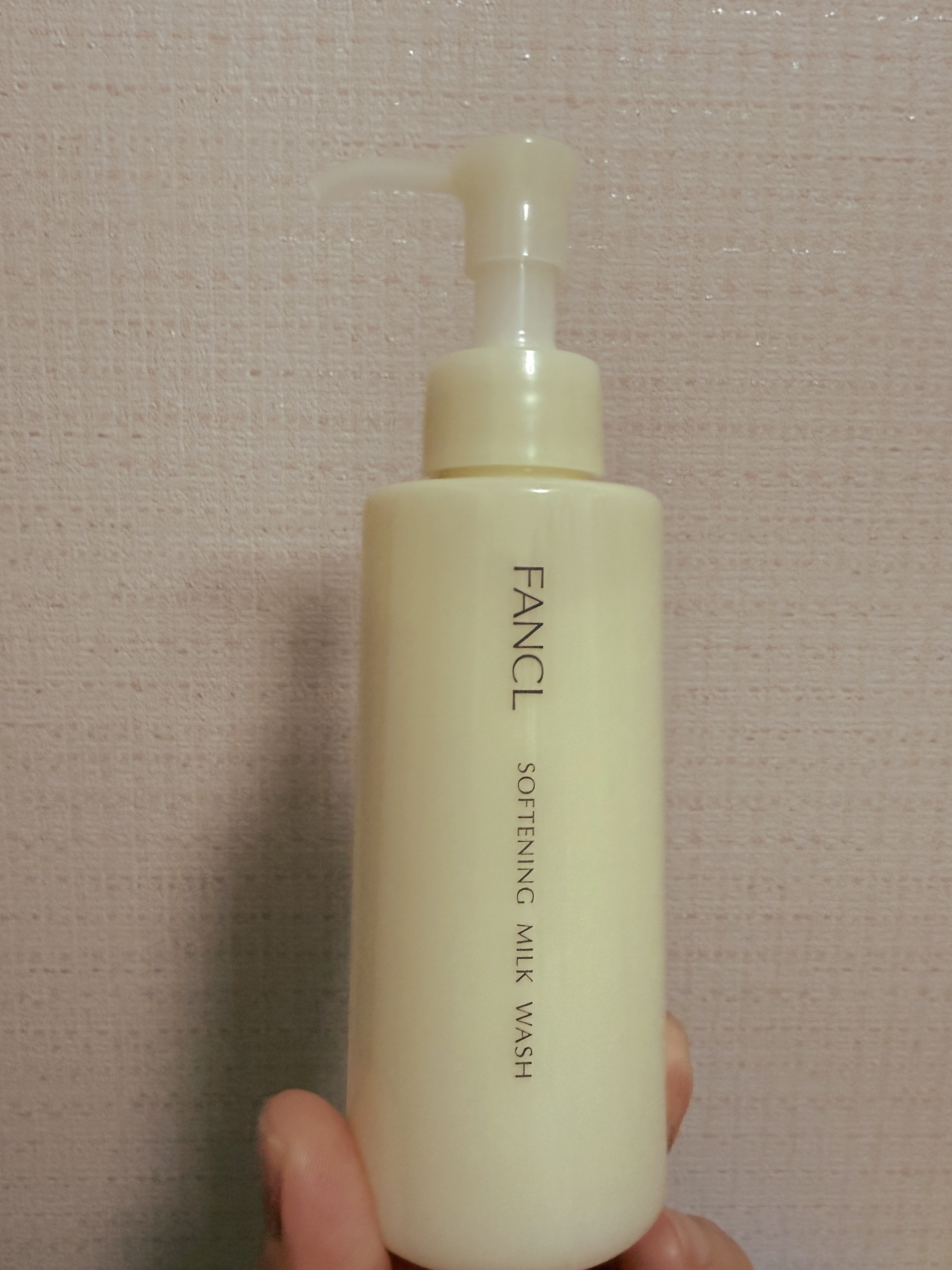 ファンケル　やわ肌ミルク洗顔　¥1,650

朝の洗顔に使っていますが、時短になって最高です！
テクスチャーが柔らかいので肌になじませやすいです。
すすぐとすぐに落ちてくれてぬるつきが
残らないところも良かったです！



#乾燥肌 
#プ