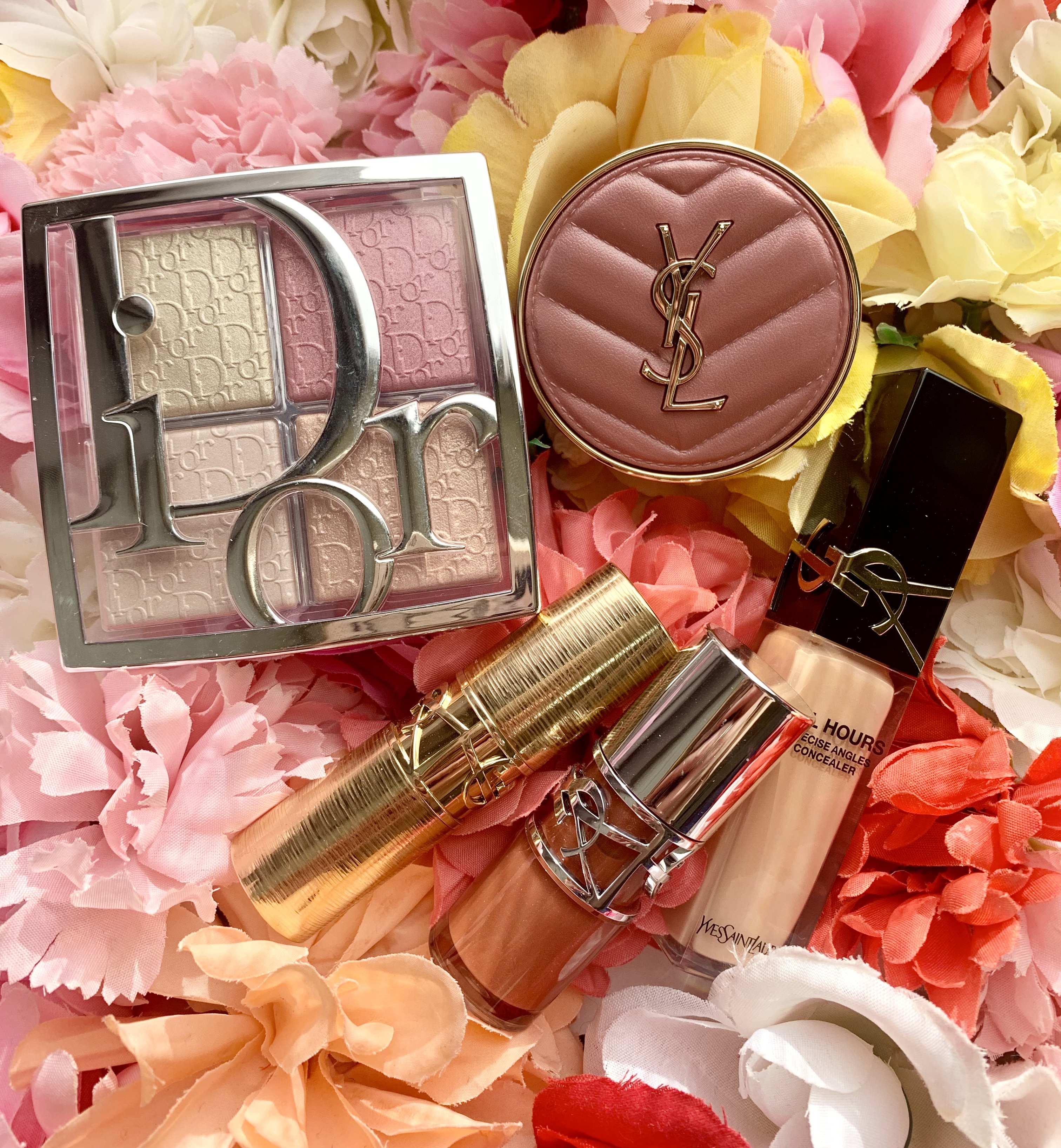 買ってよかったデパコス！！


Diorのハイライトパレット
YSLのチーク
コンシーラー
リップ
プランパー


#dior
#デパコス
#ysl
#ハイライト
#チーク
#リップ
#グロス
