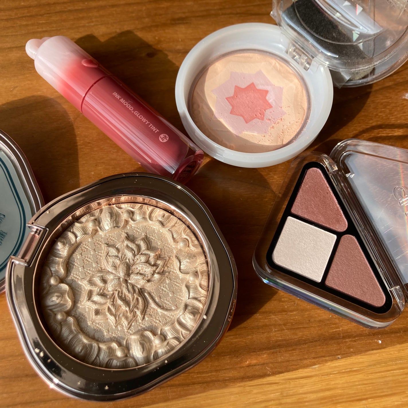 双蓮彫刻ハイライト/花西子/パウダーハイライトを使ったクチコミ(5枚目)