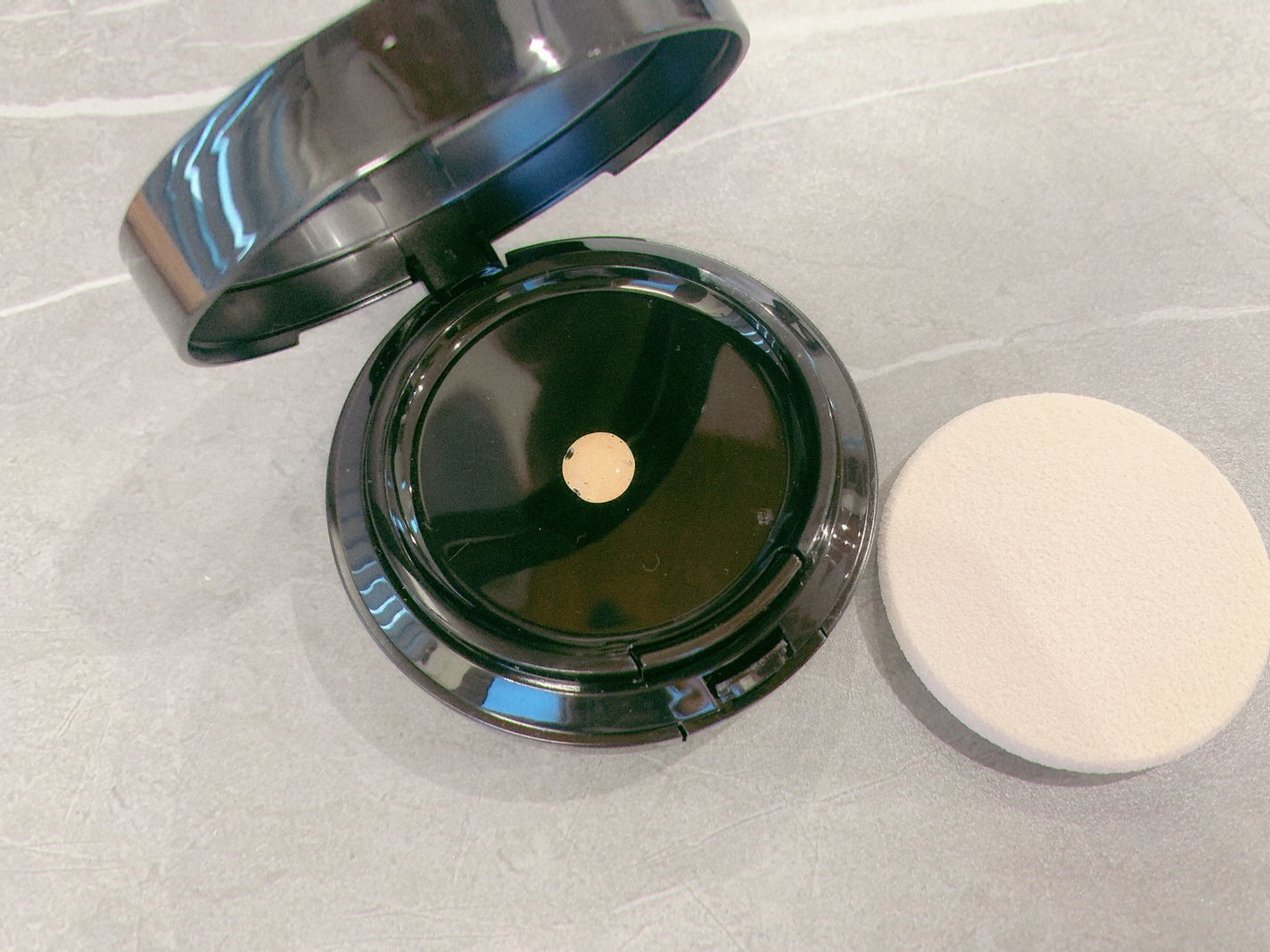 ミネラルリキッドリー ファンデーション SPF22 PA++/MiMC/リキッドファンデーションを使ったクチコミ(2枚目)