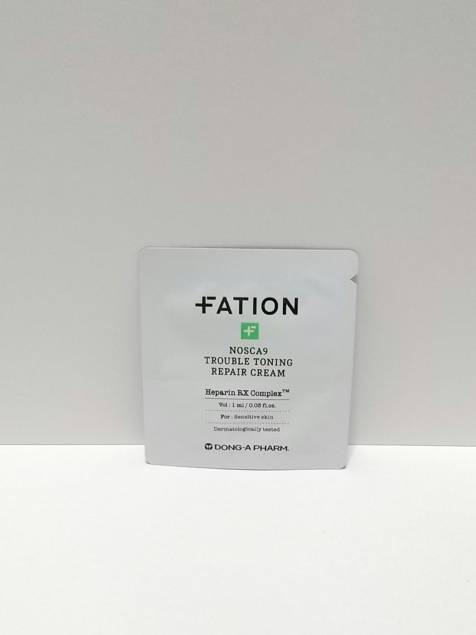 ⭐️⭐️⭐️☆☆
跡ケア用クリーム🤍

FATION
ノスカナイン トラブルトーニングリペアクリーム

サンプルパウチ使用

白色のクリーム
公式によると緑色の小さいカプセル入りらしいですが見当たらず
溶けちゃったのかな🤔？
かたさは程